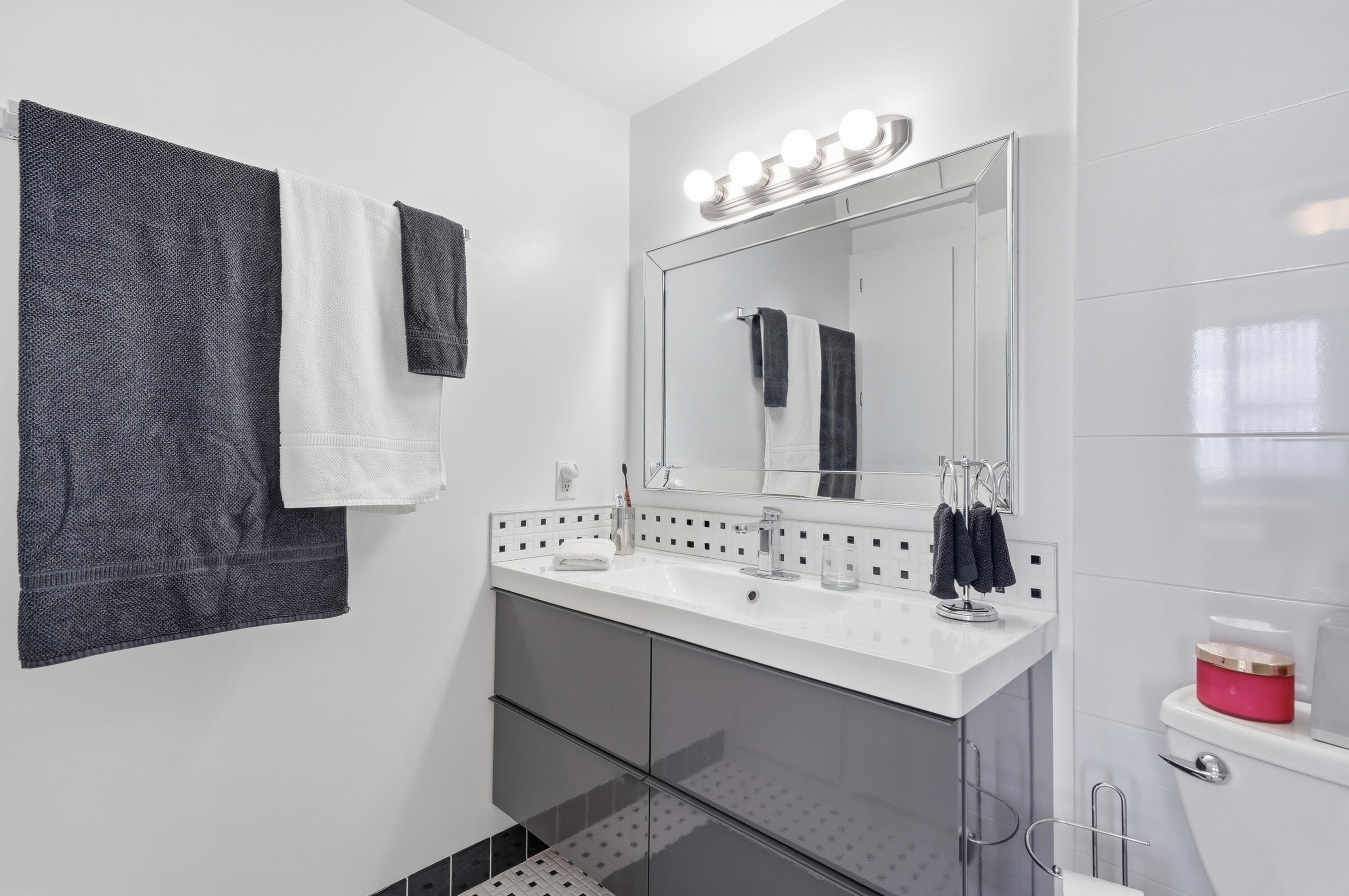 HILLCREST EAST NO 23 CONDO - Residential