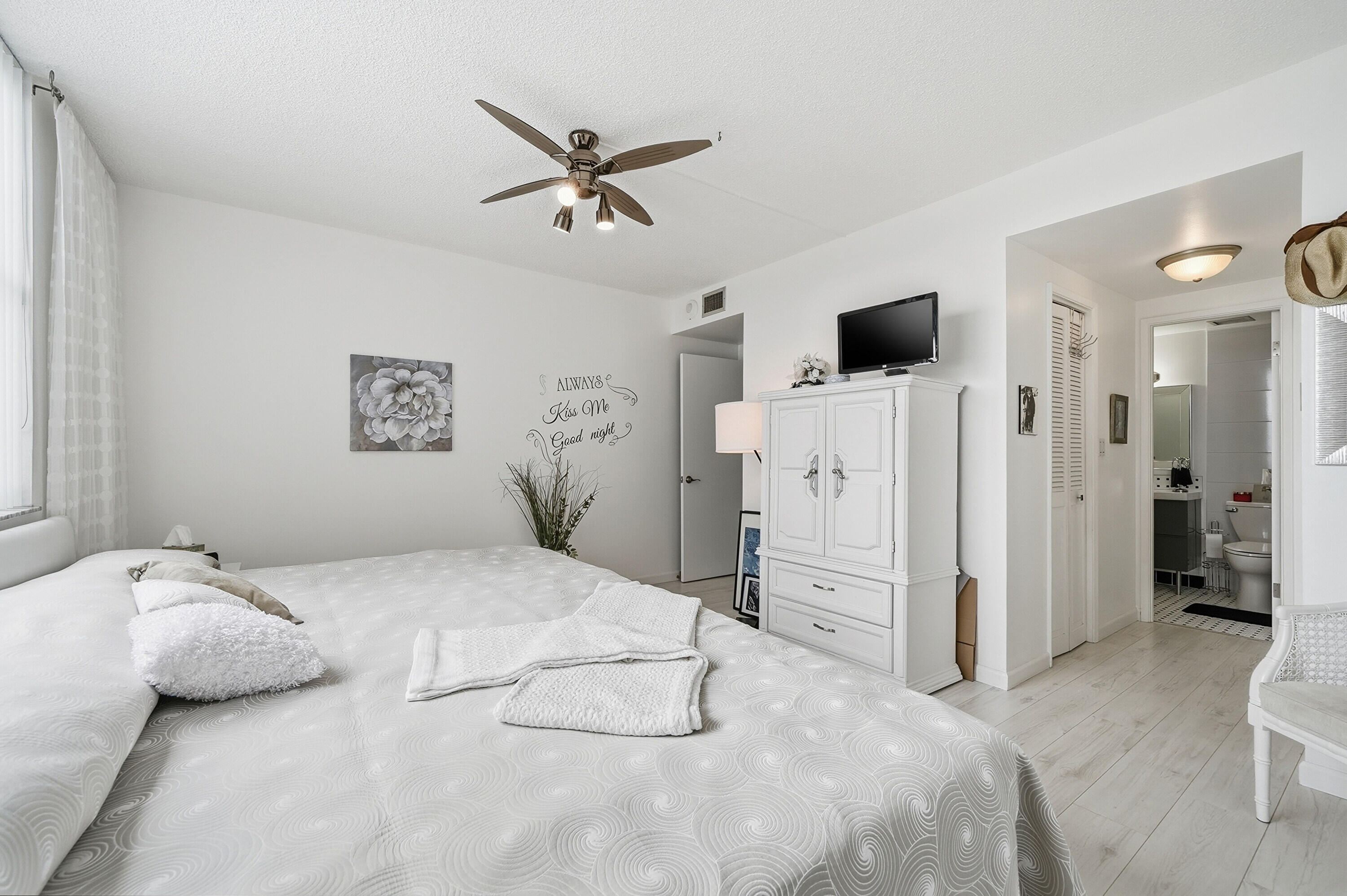 HILLCREST EAST NO 23 CONDO - Residential