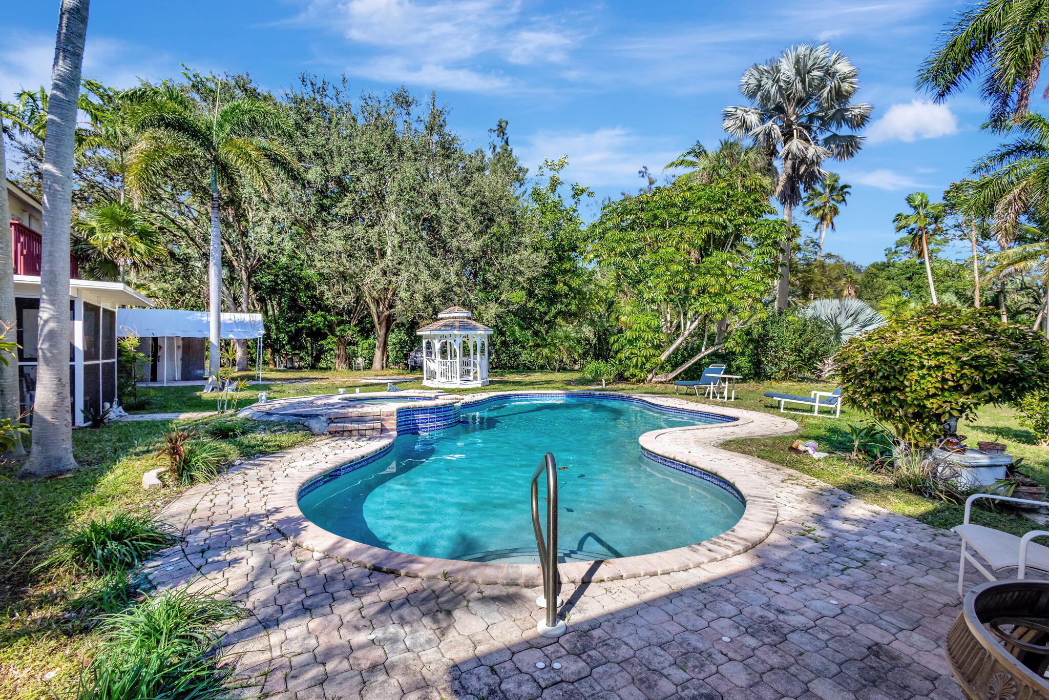 MODEL LAND CO - Residential