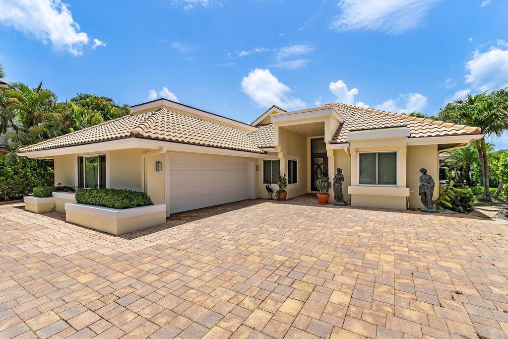 Photo of 13709 Rivoli Drive, Palm Beach Gardens, FL 33410 (MLS # R11098831)