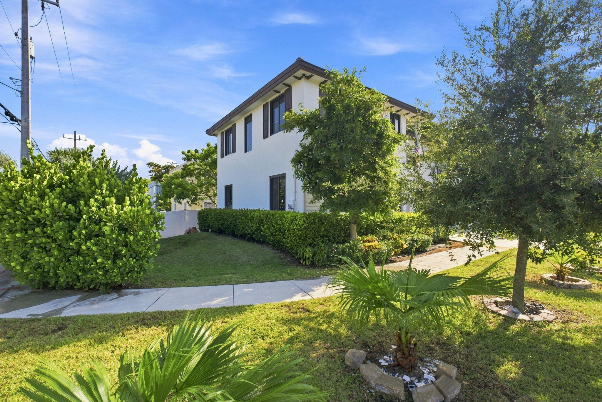 1090 SE 3RD Street 1090
