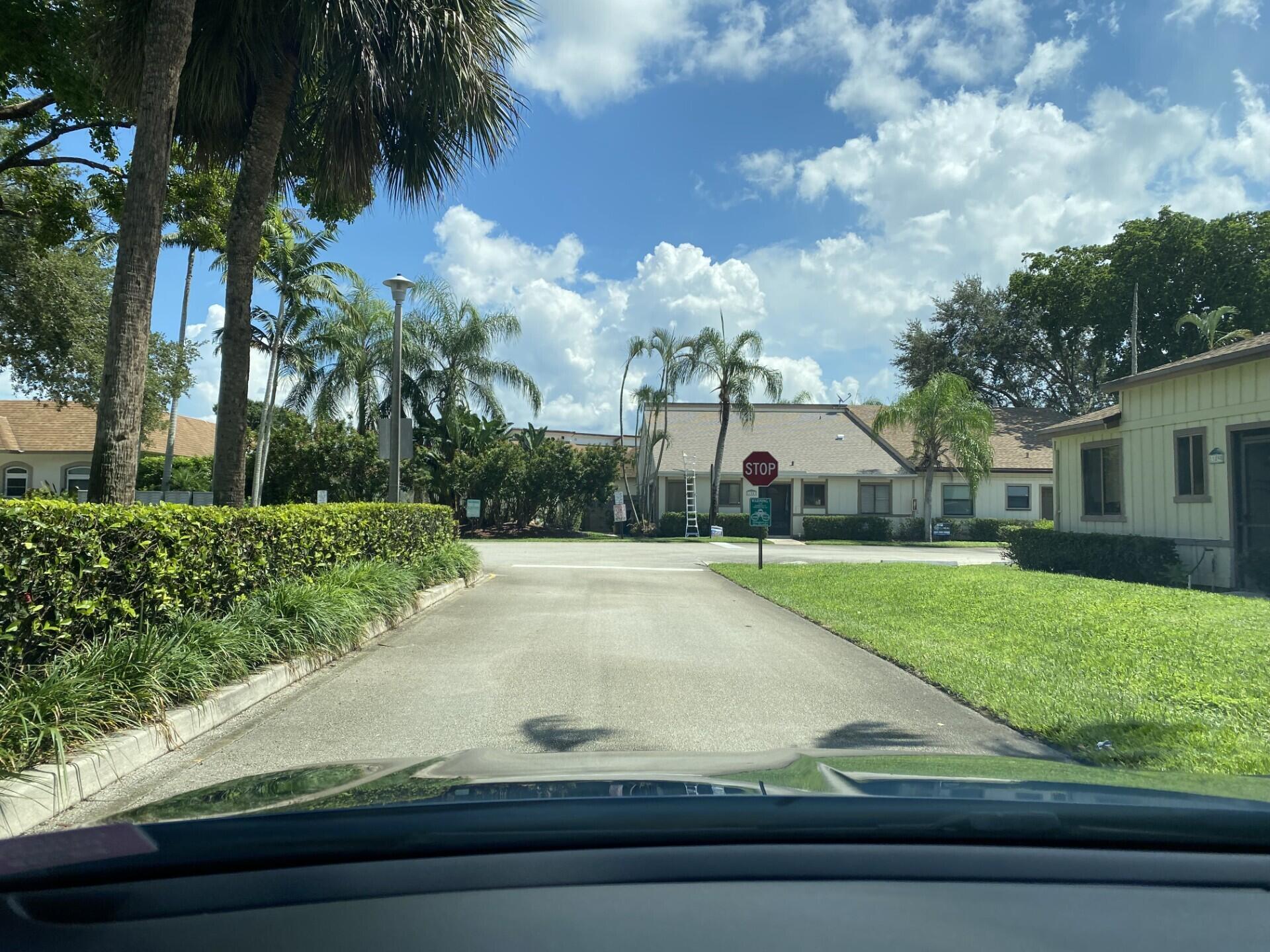Beautiful Villa in a Quiet Community in Wellington, FLCharming villa located in a quiet community in the city of Wellington, FL, with easy access to restaurants, shopping centers, and just minutes from beaches and hospitals. It is also located in an area with excellent schools.The unit features:3 bedrooms2 full bathroomsModern kitchen with stainless steel appliancesWasher and dryer inside the unitPrivate patio with covered porchAssigned parkingCommunity poolPet-friendly: Dogs are welcome (up to 20 lbs only