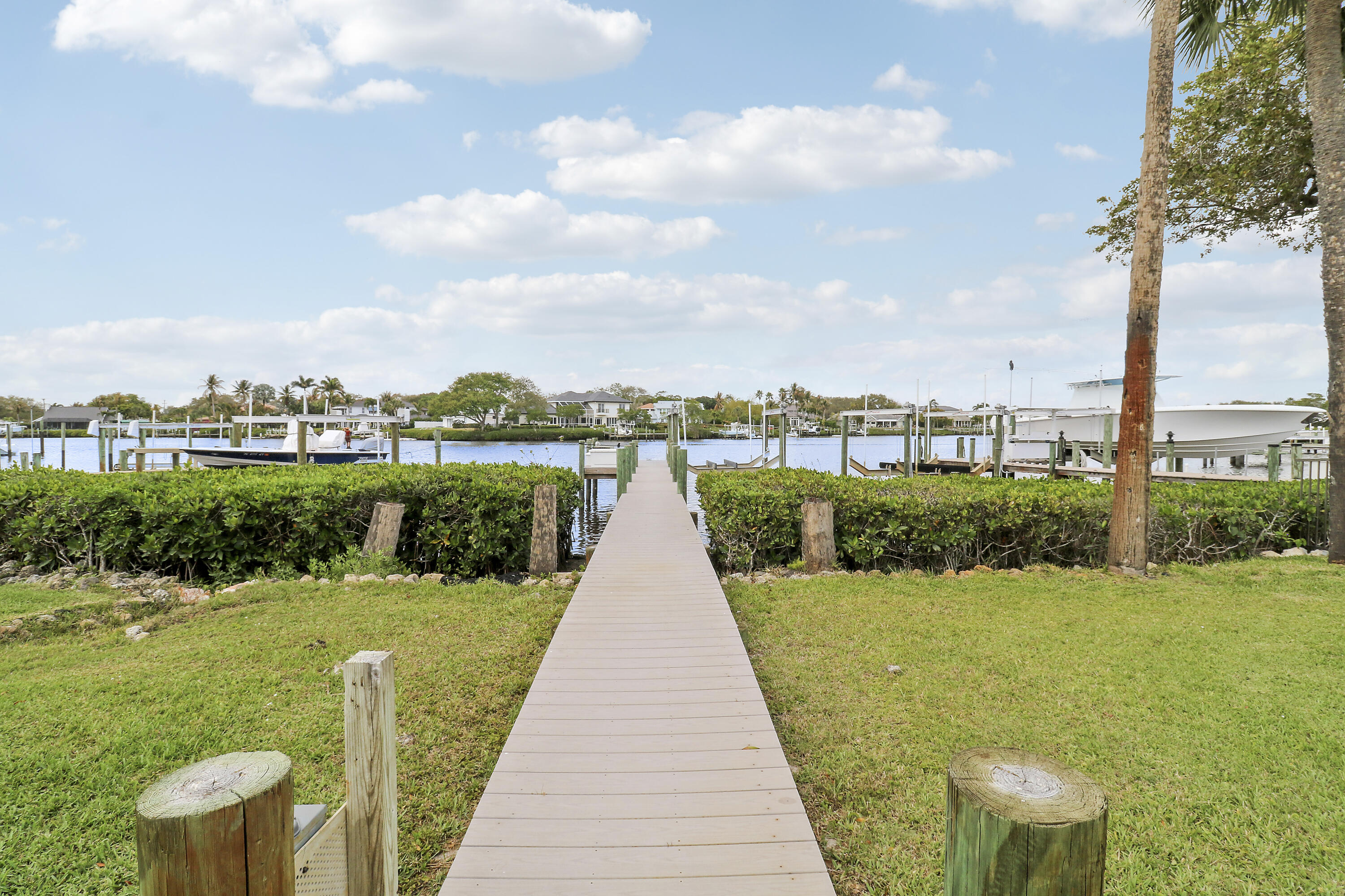 RIVER RIDGE (TEQUESTA) - Residential