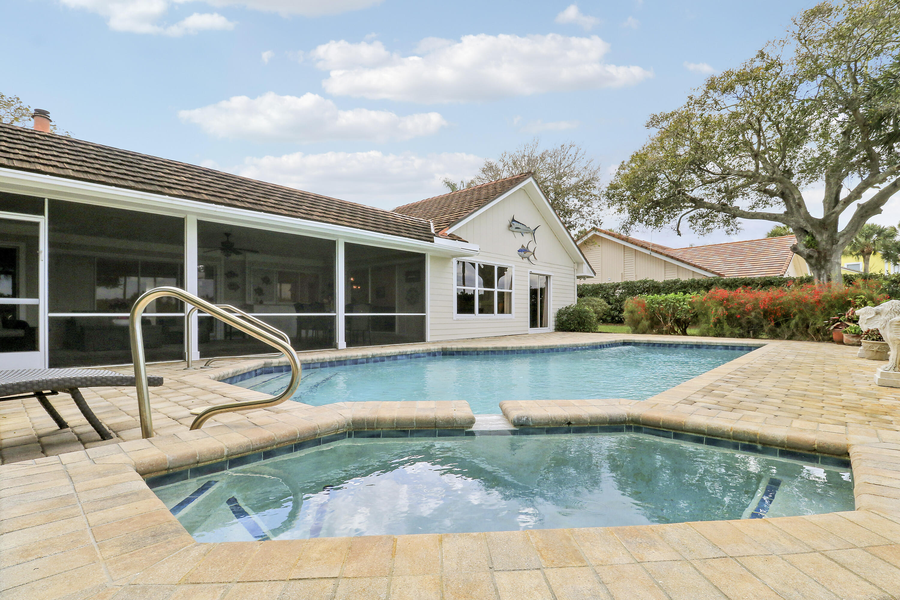 RIVER RIDGE (TEQUESTA) - Residential