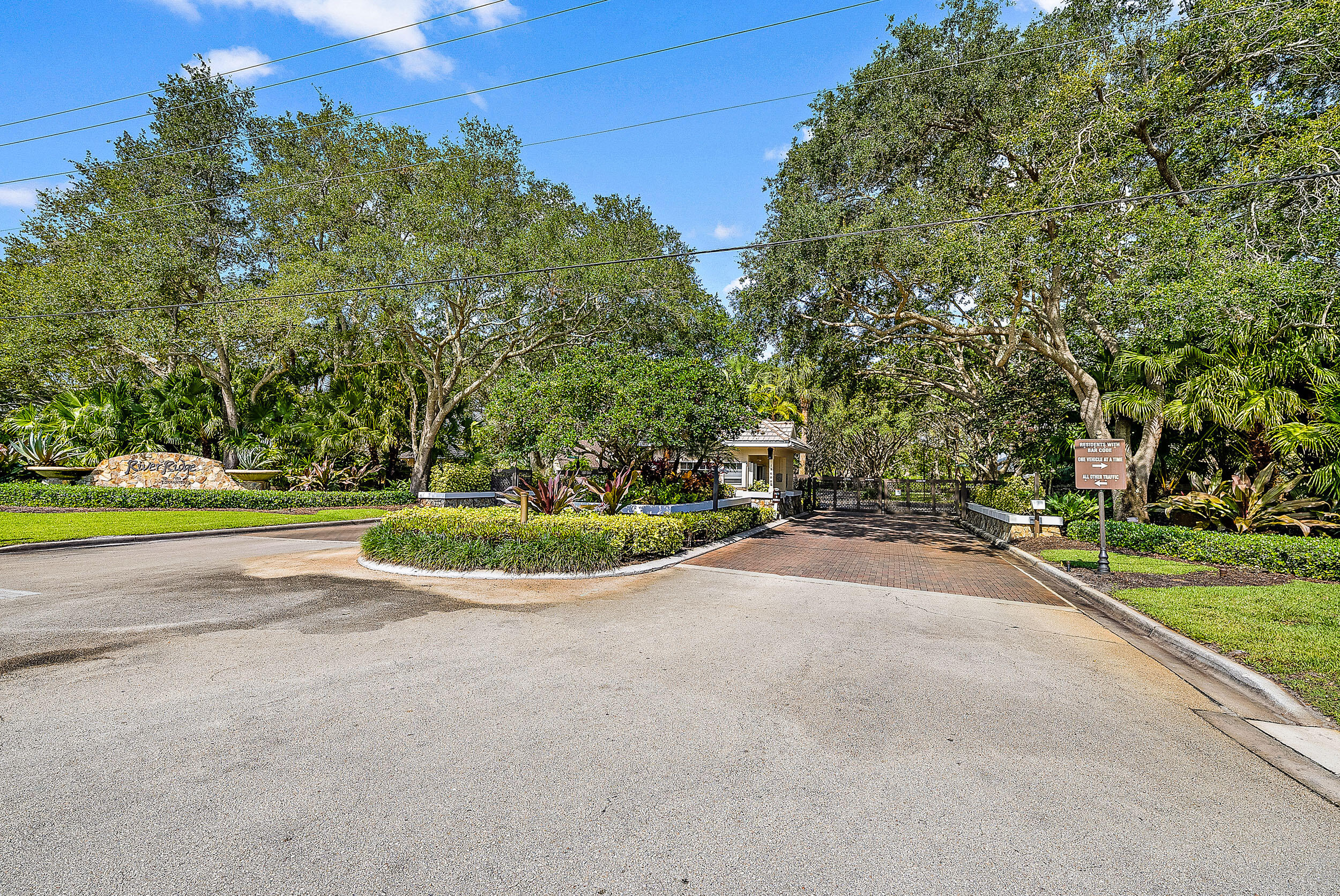 RIVER RIDGE (TEQUESTA) - Residential