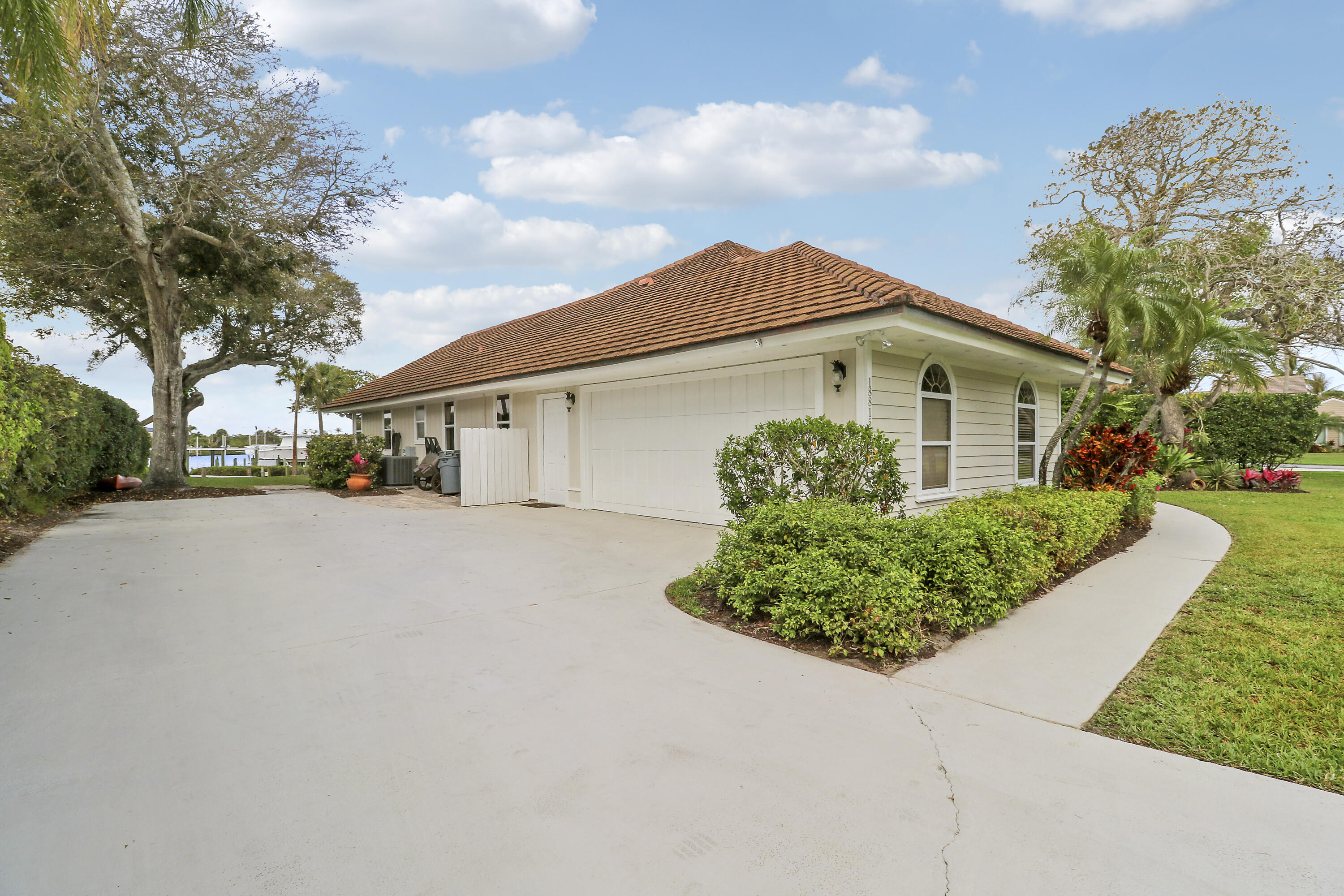 RIVER RIDGE (TEQUESTA) - Residential