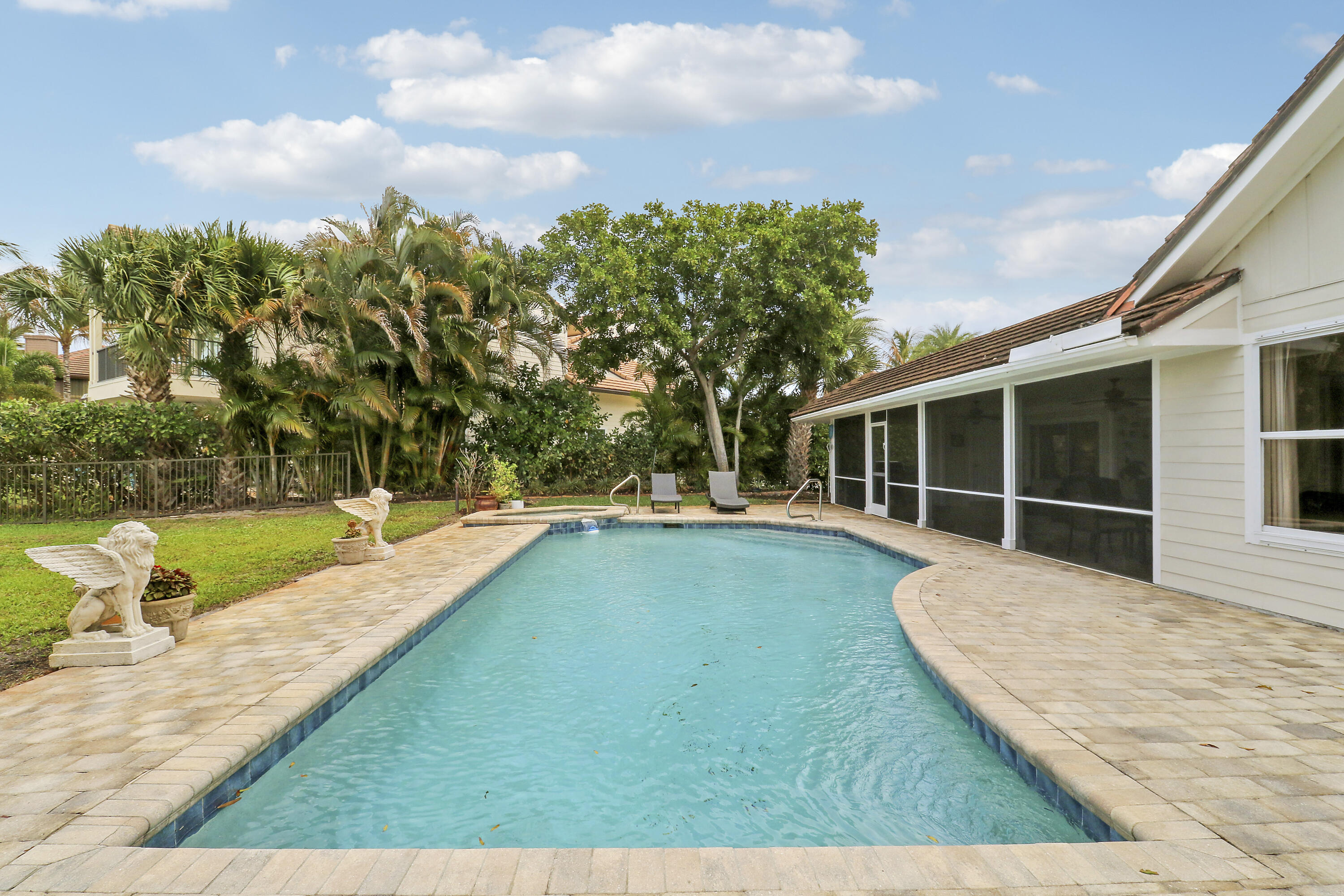 RIVER RIDGE (TEQUESTA) - Residential