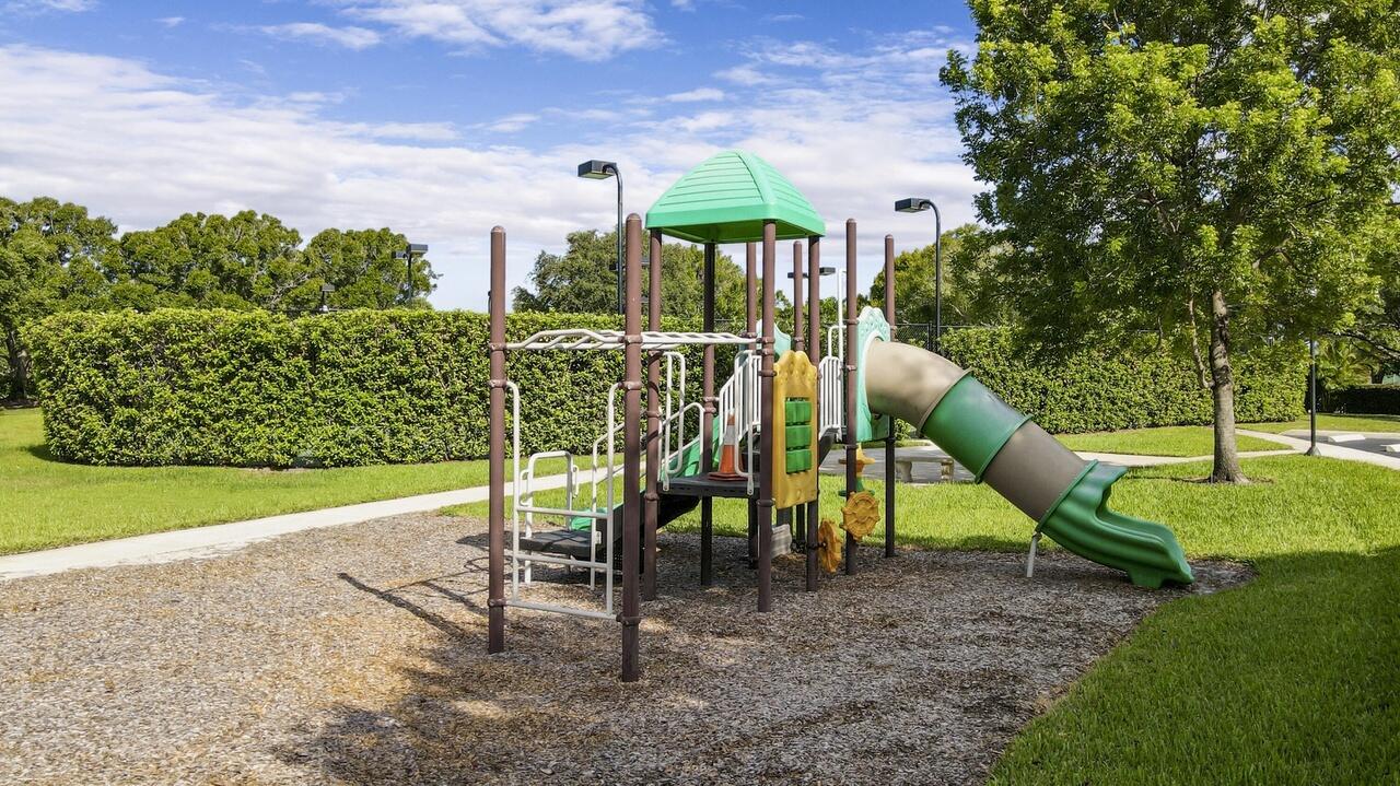 RIVER RIDGE (TEQUESTA) - Residential