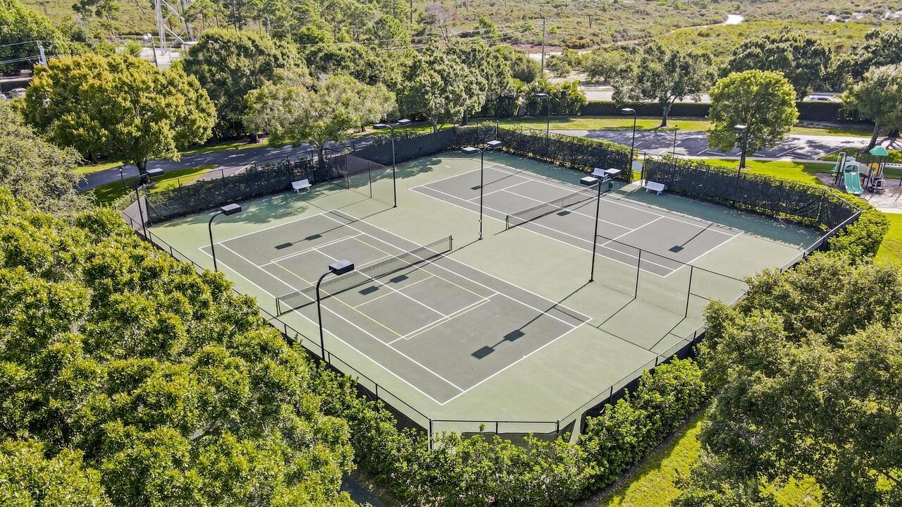 RIVER RIDGE (TEQUESTA) - Residential