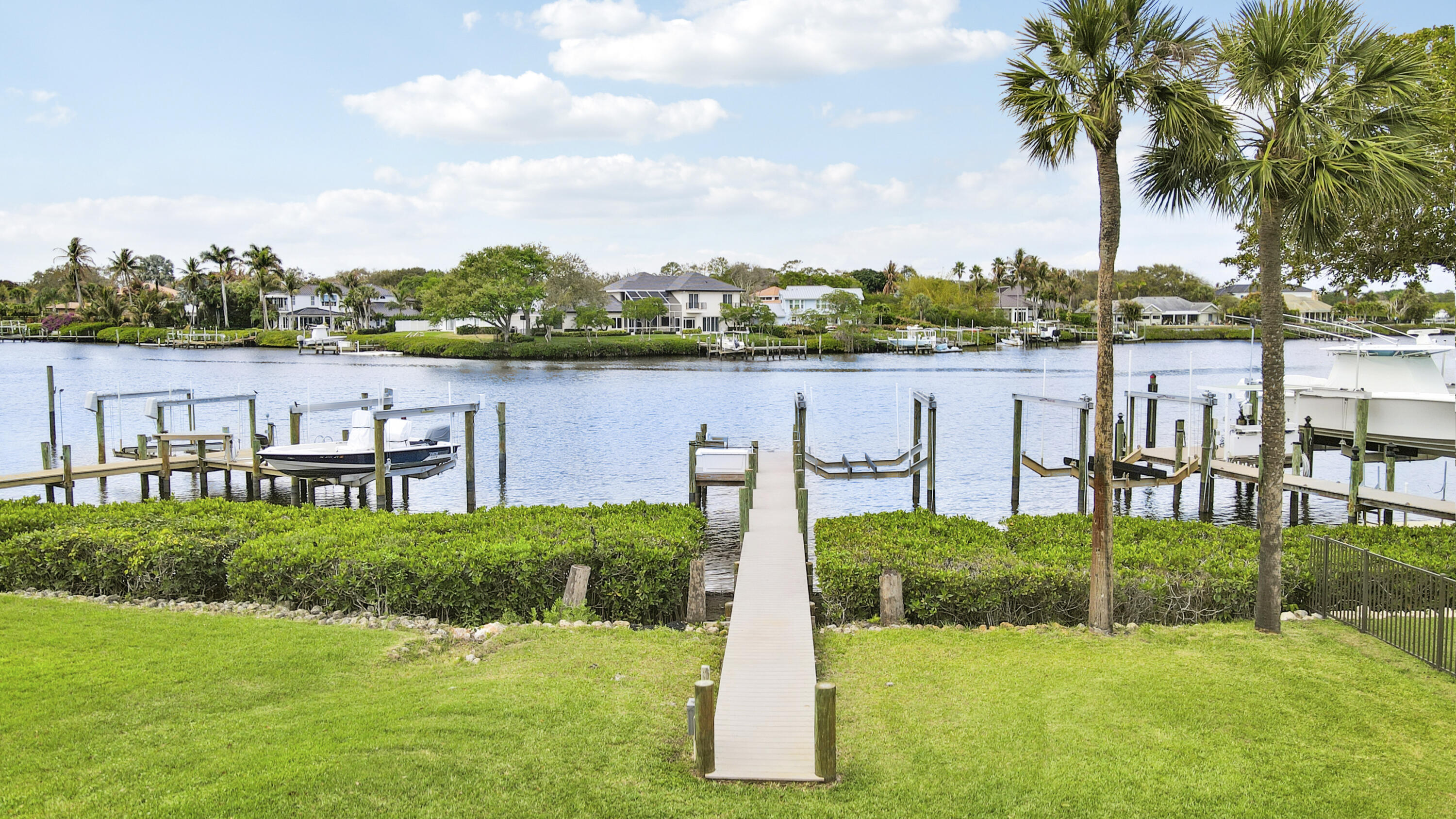 RIVER RIDGE (TEQUESTA) - Residential