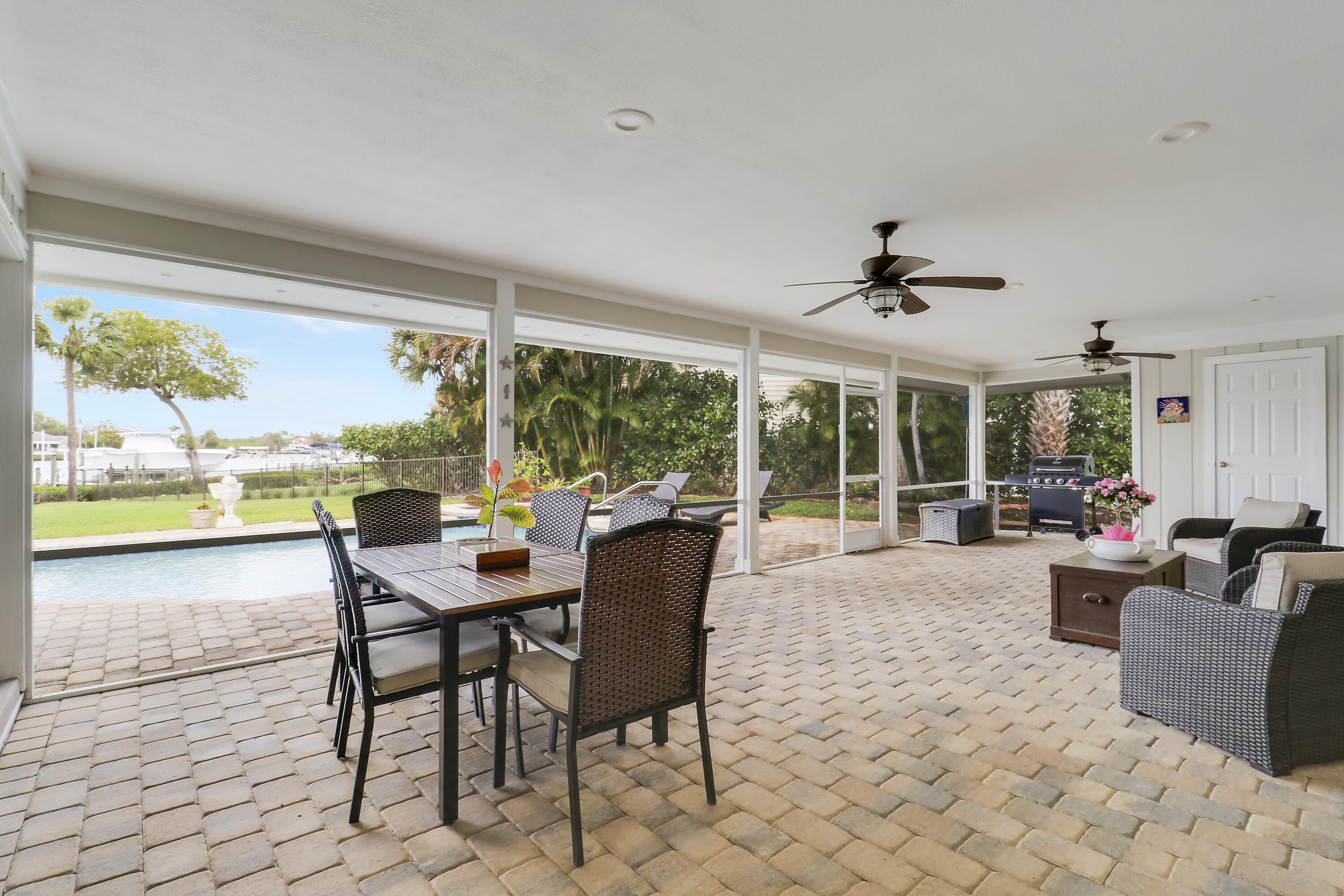 RIVER RIDGE (TEQUESTA) - Residential