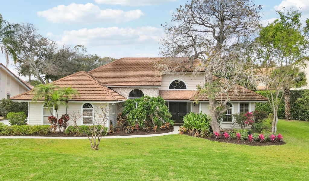 Photo of 18815 SE River Ridge Road, Jupiter, FL 33469 (MLS # B26001398)