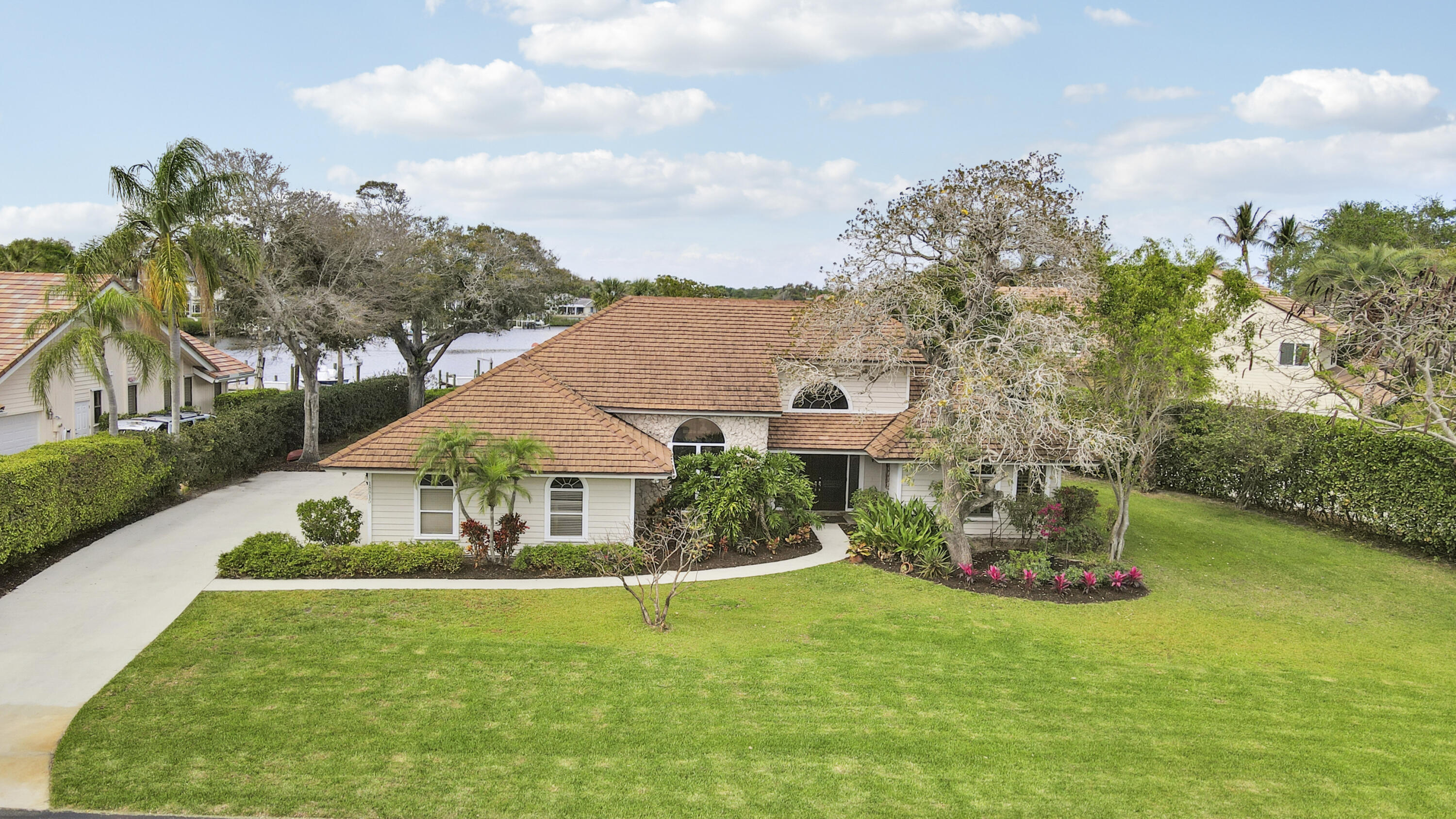 RIVER RIDGE (TEQUESTA) - Residential