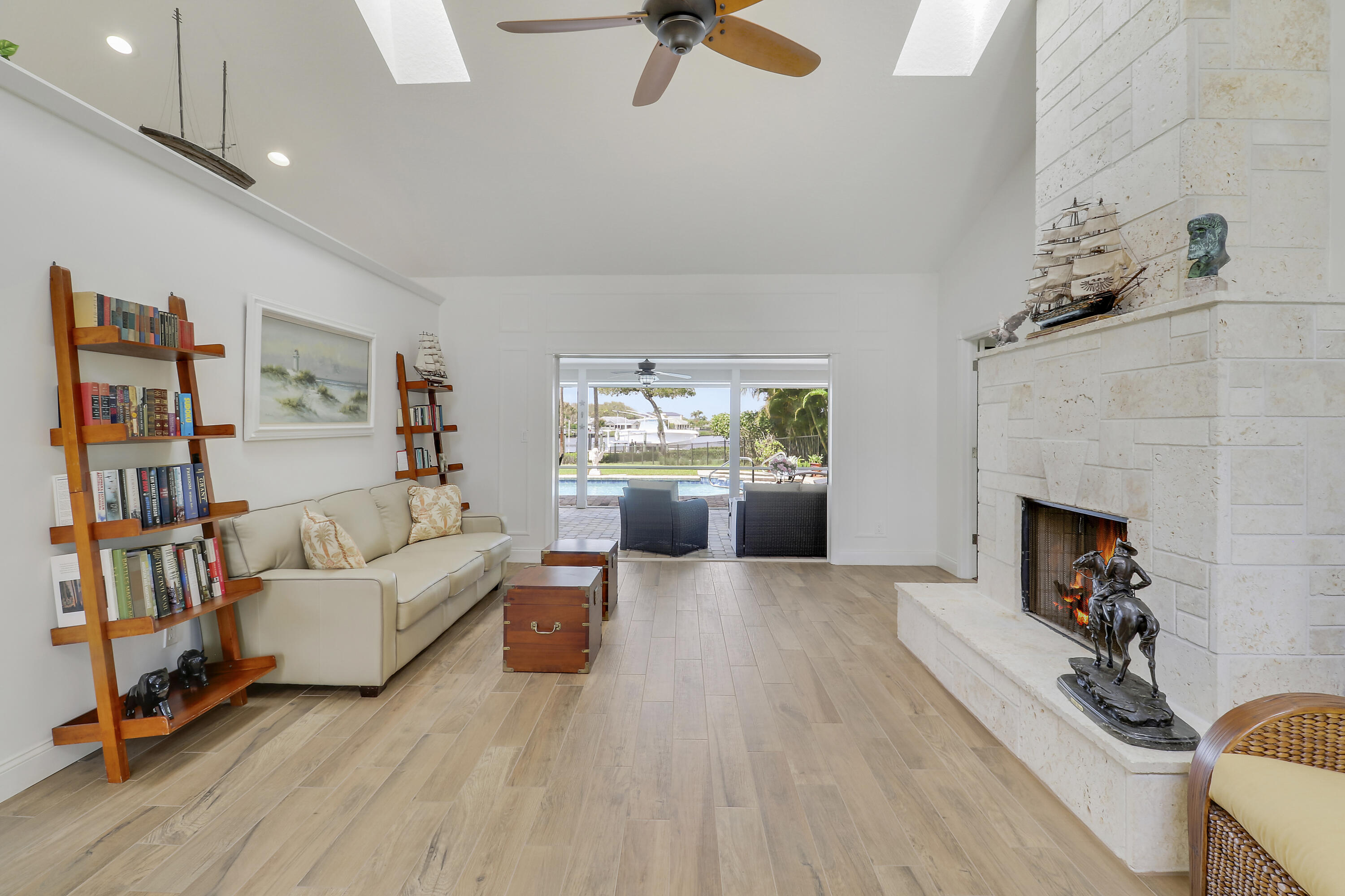 RIVER RIDGE (TEQUESTA) - Residential