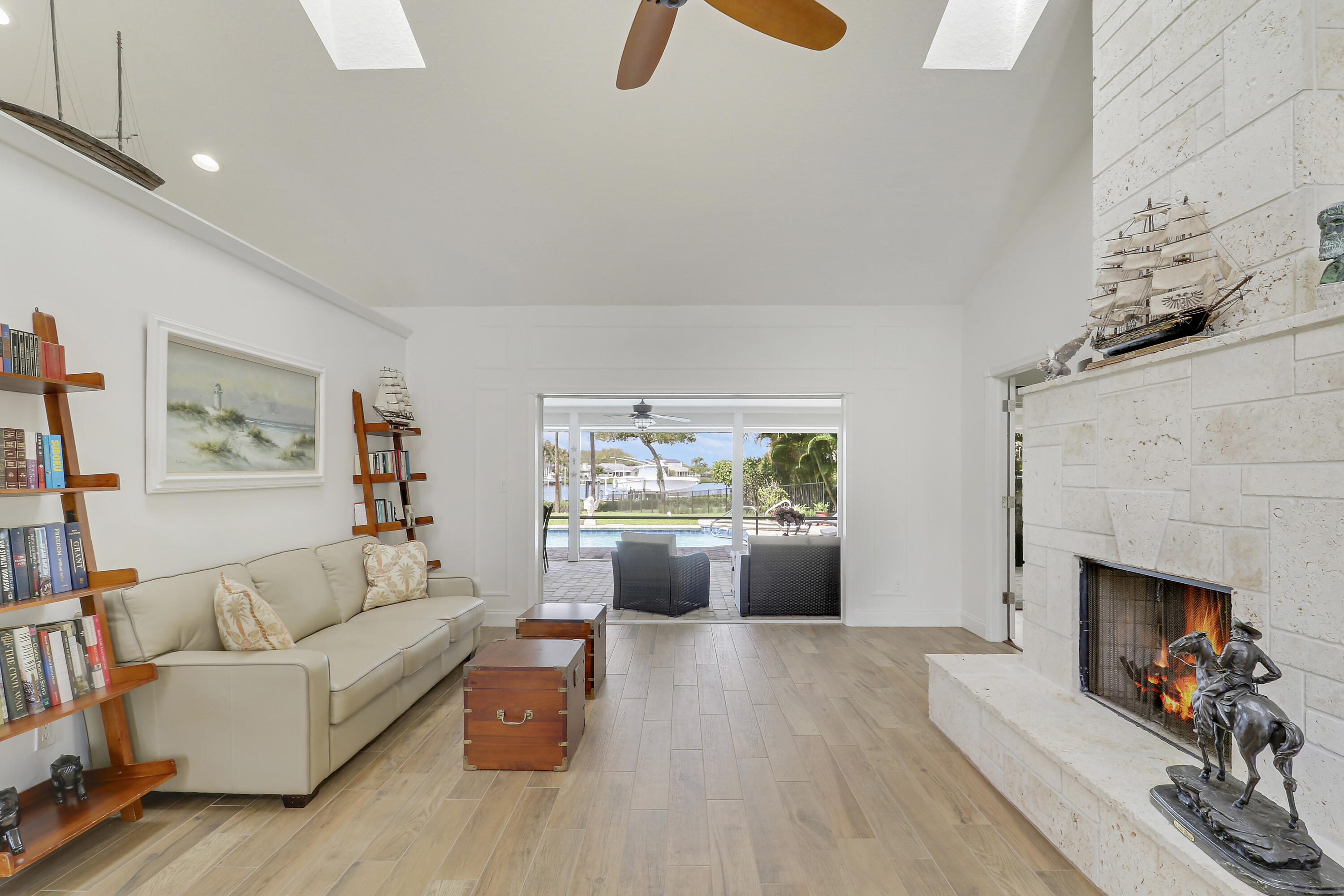 RIVER RIDGE (TEQUESTA) - Residential