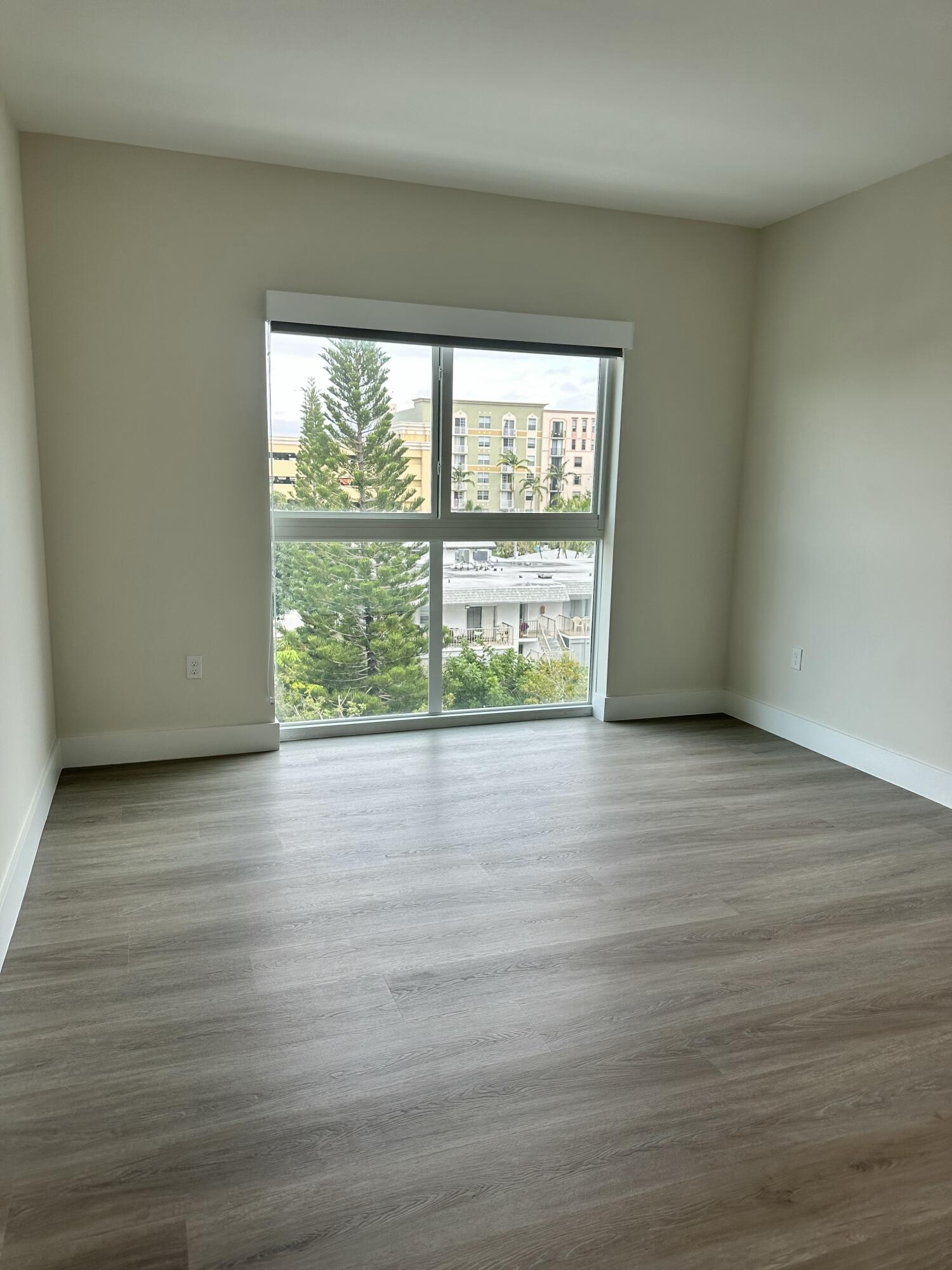 Aesthetic Apts Condo - Residential