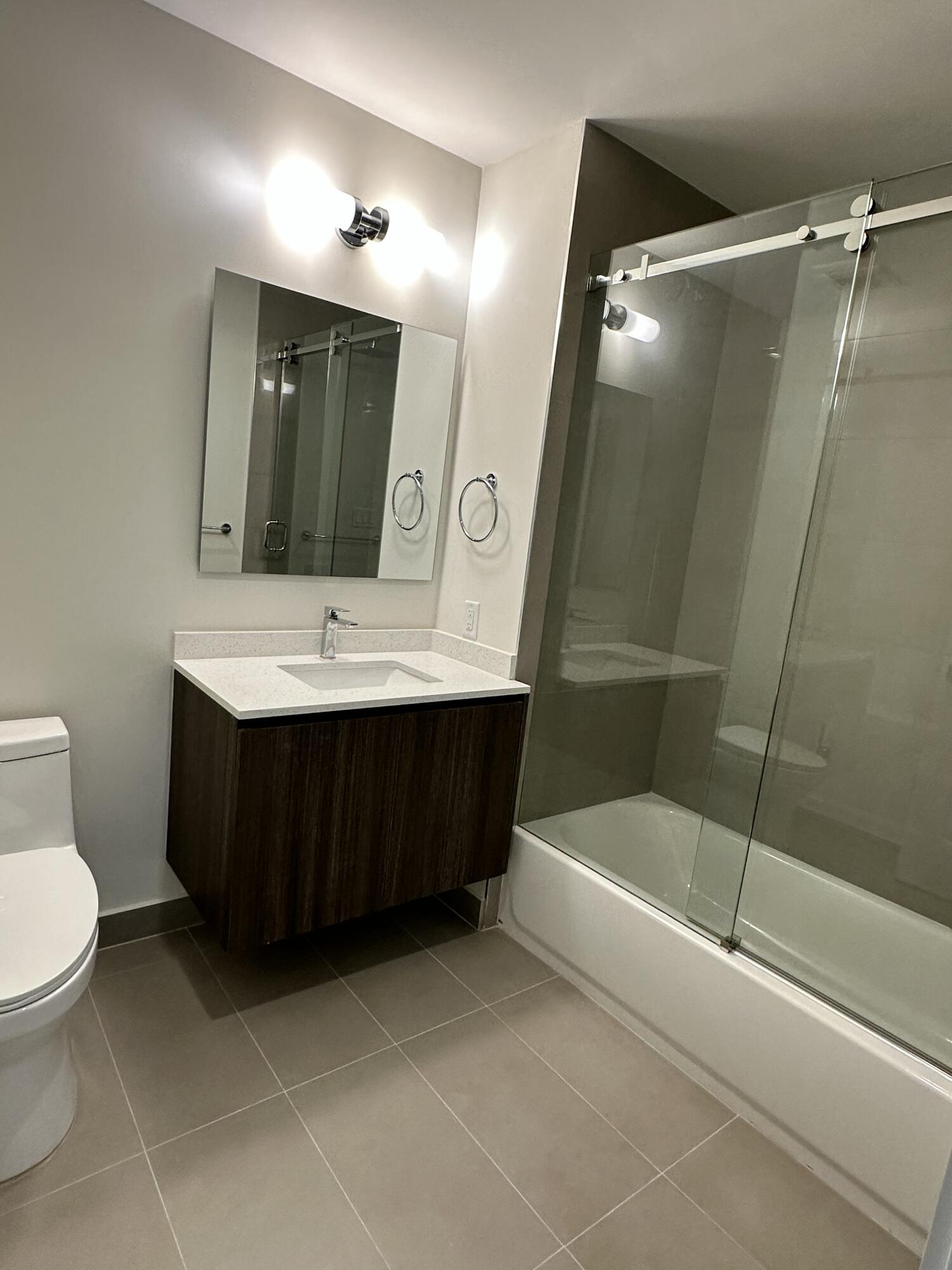 Aesthetic Apts Condo - Residential