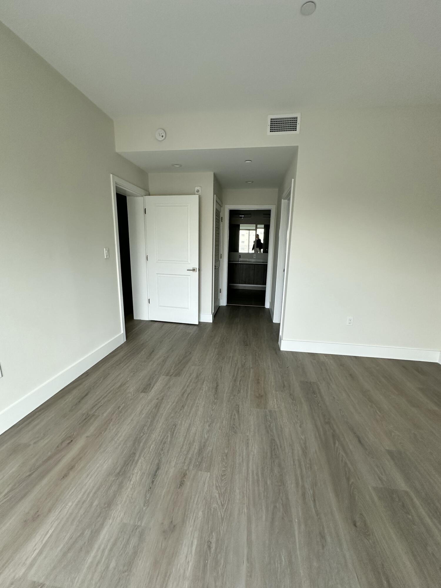 Aesthetic Apts Condo - Residential