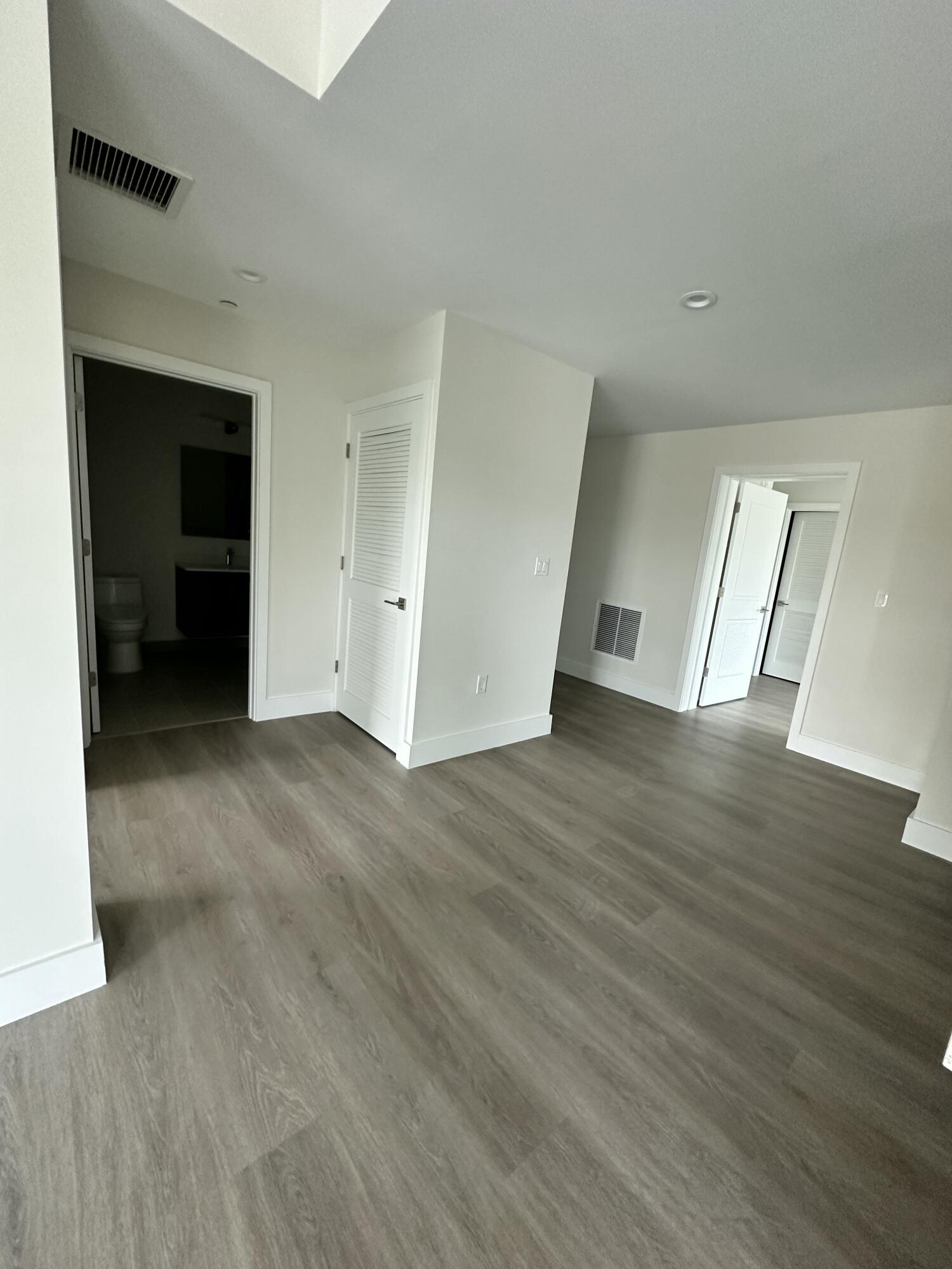 Aesthetic Apts Condo - Residential