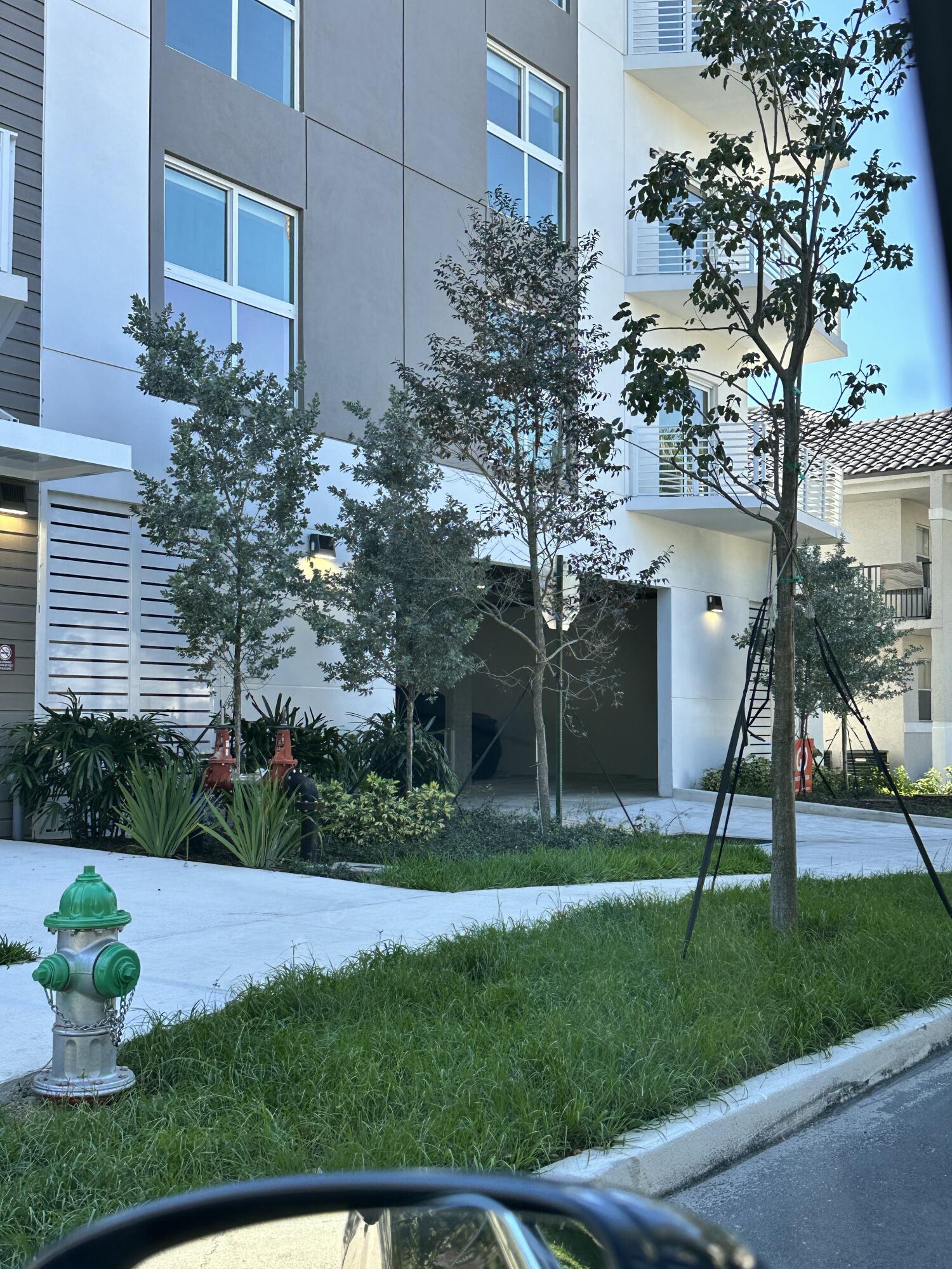 Aesthetic Apts Condo - Residential