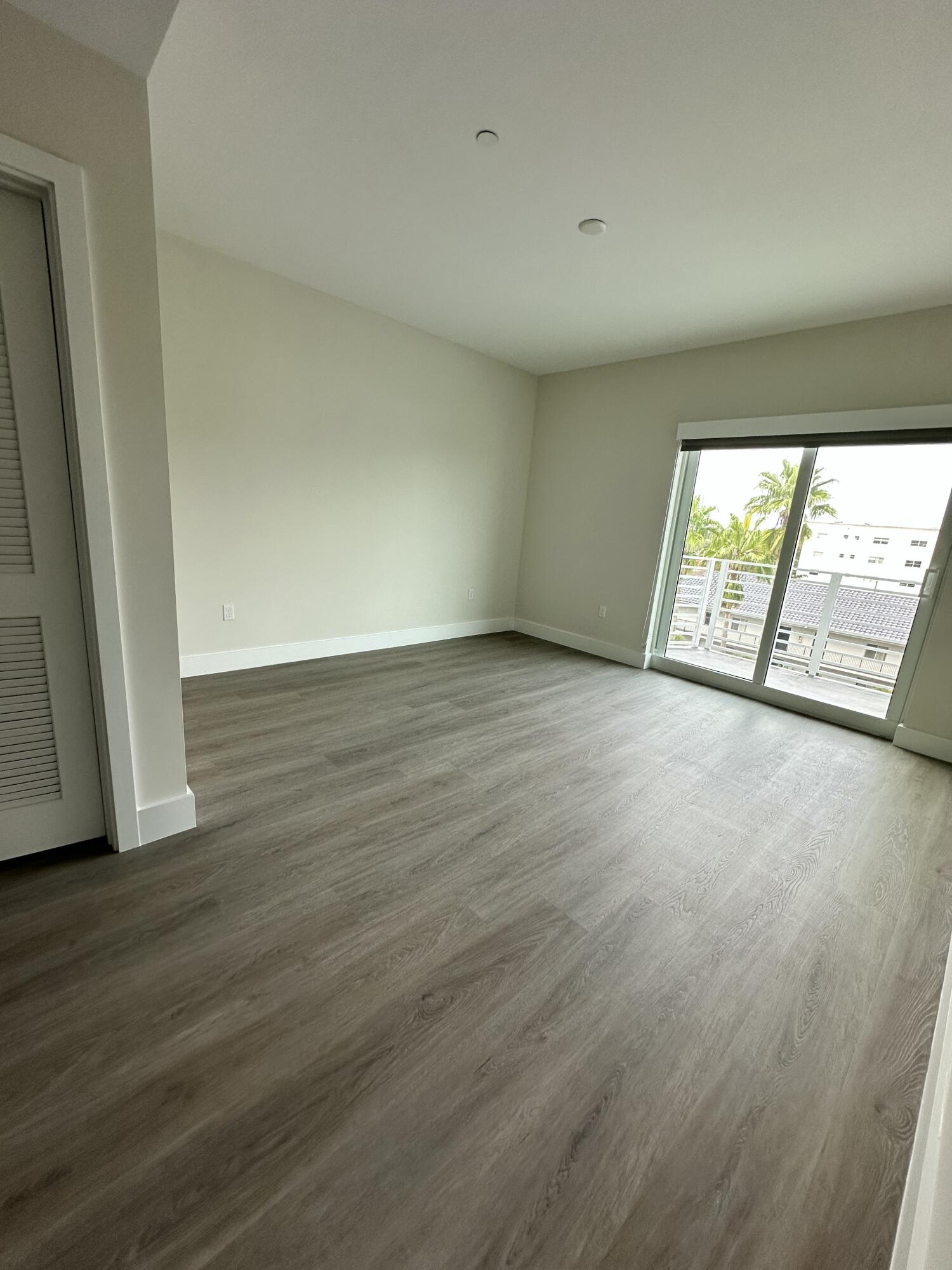 Aesthetic Apts Condo - Residential
