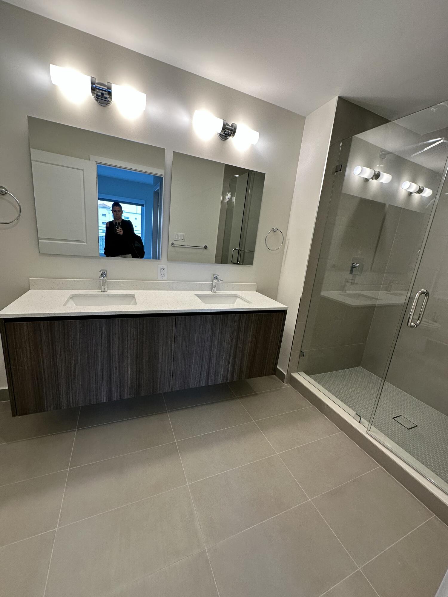 Aesthetic Apts Condo - Residential