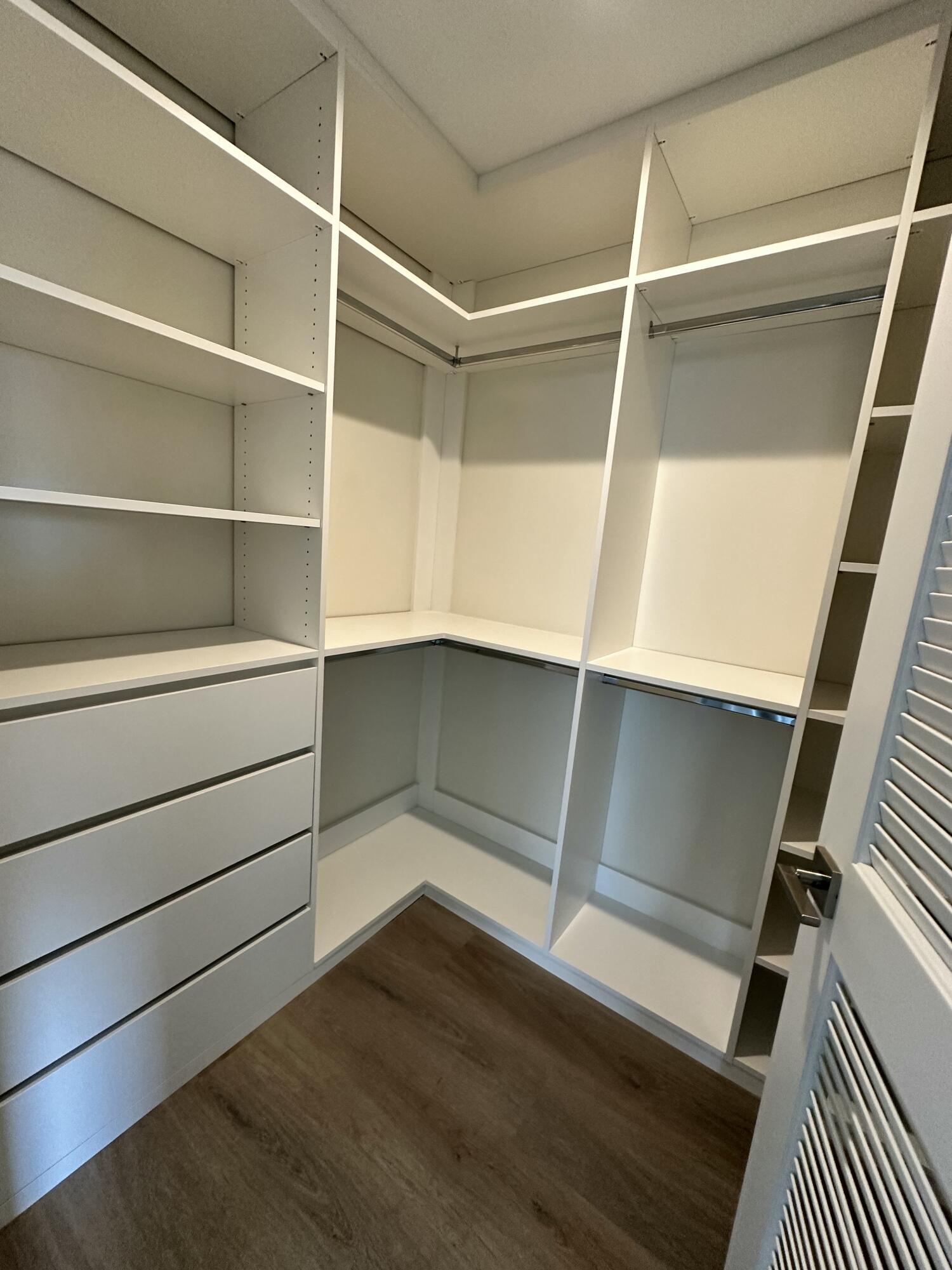 Aesthetic Apts Condo - Residential