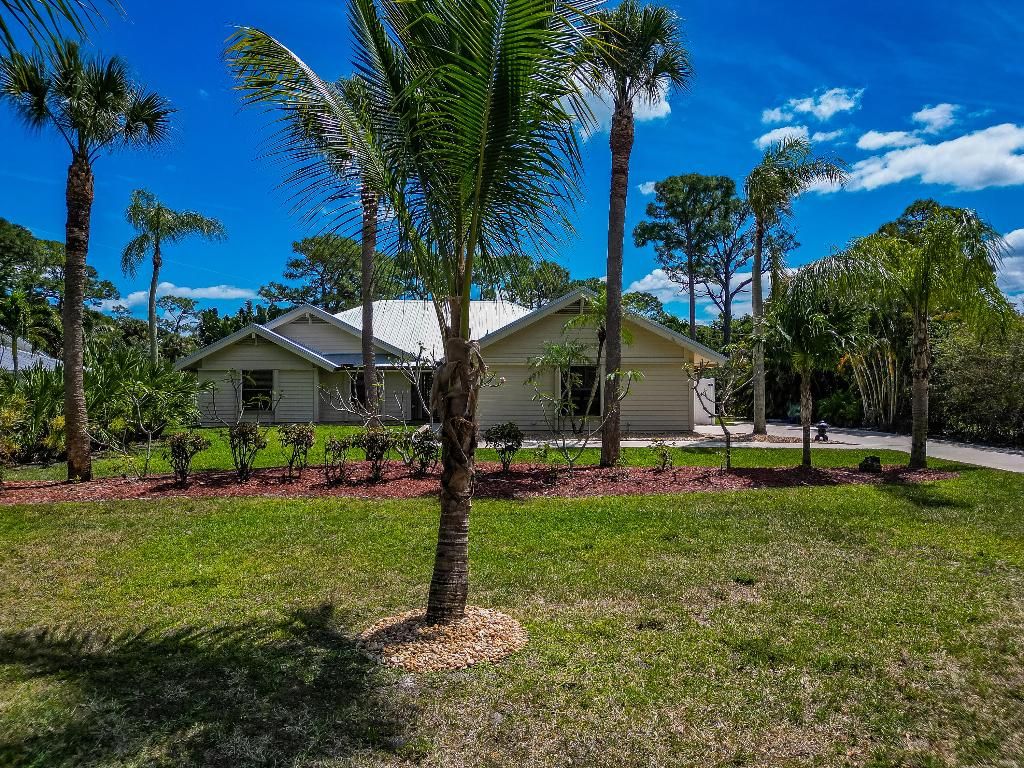 Photo of 8546 SE Bayberry Terrace, Hobe Sound, FL 33455 (MLS # R10980906)