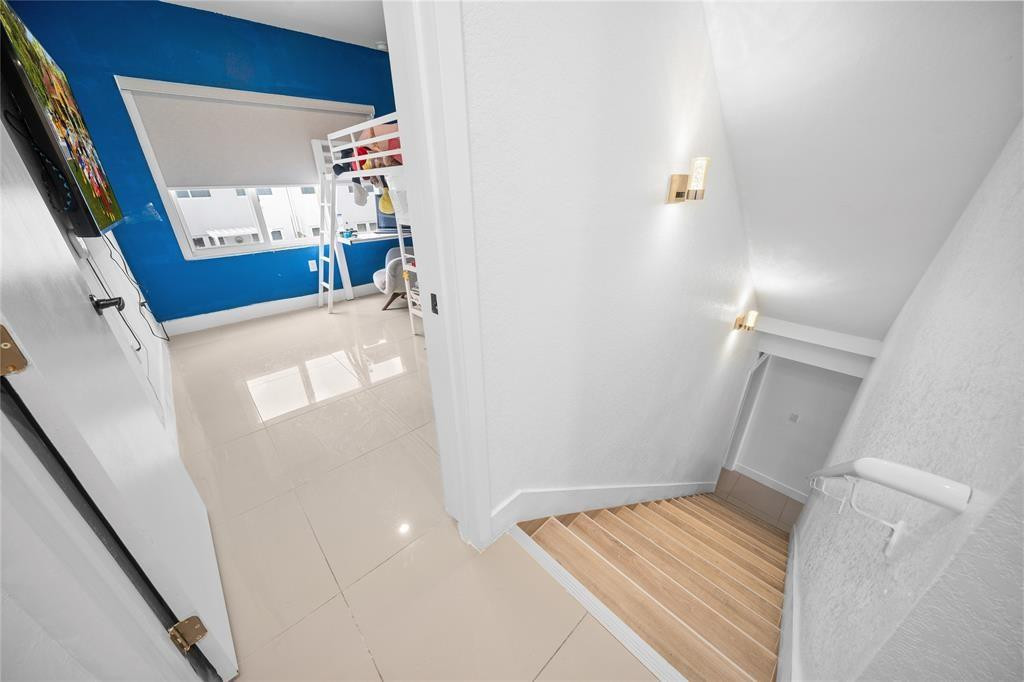 PARADISE ONE - Residential Lease