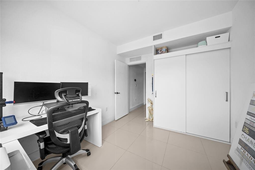 PARADISE ONE - Residential Lease