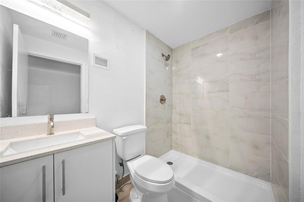 PARADISE ONE - Residential Lease