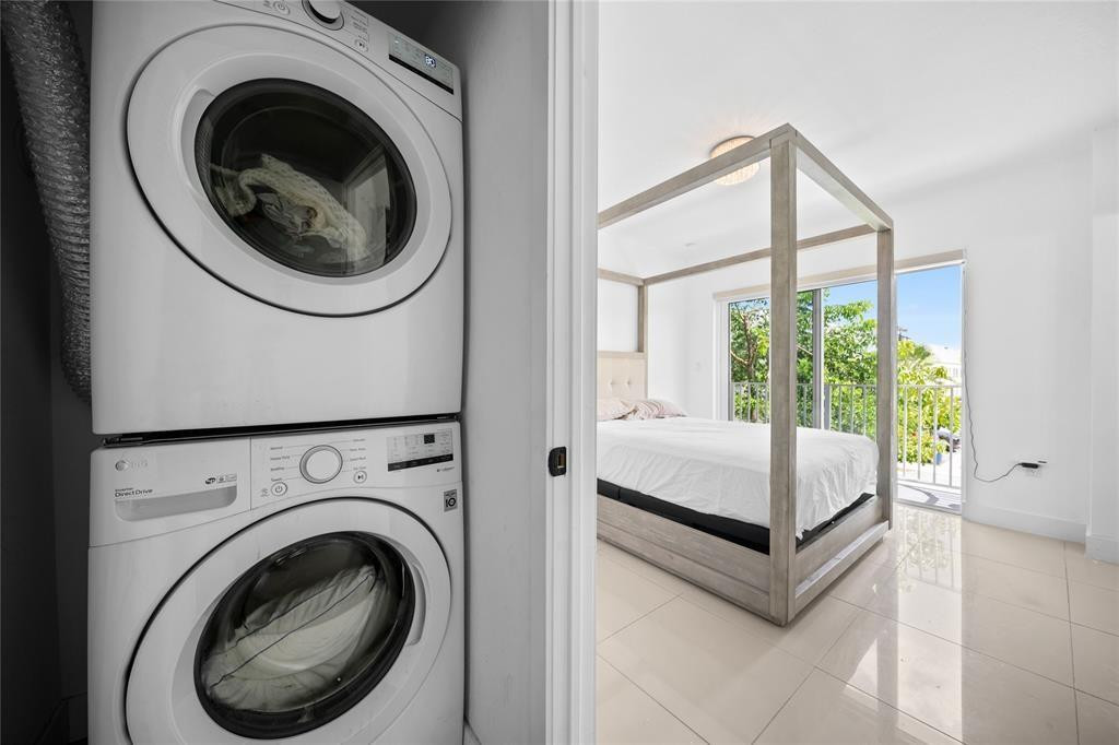 PARADISE ONE - Residential Lease