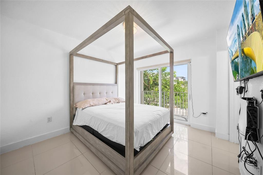 PARADISE ONE - Residential Lease