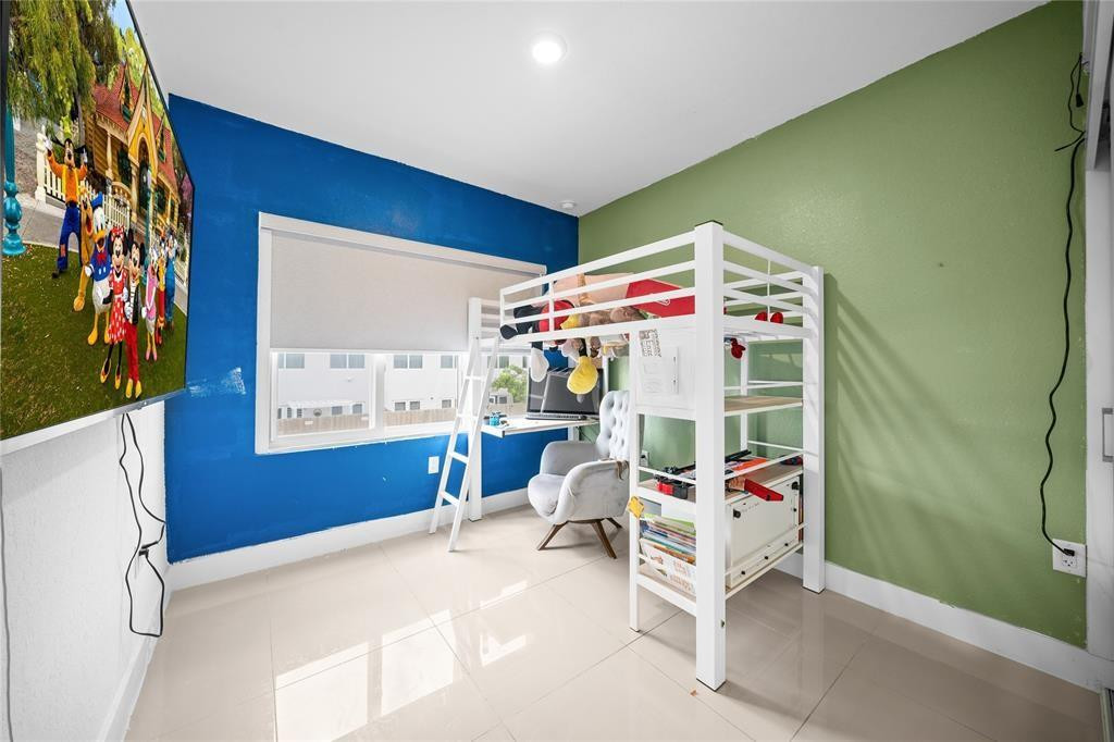 PARADISE ONE - Residential Lease