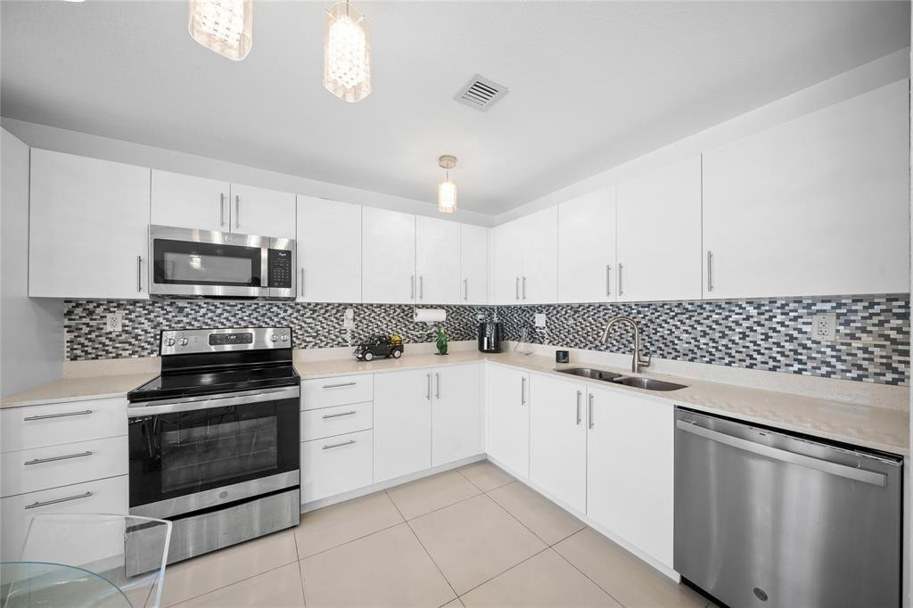 PARADISE ONE - Residential Lease