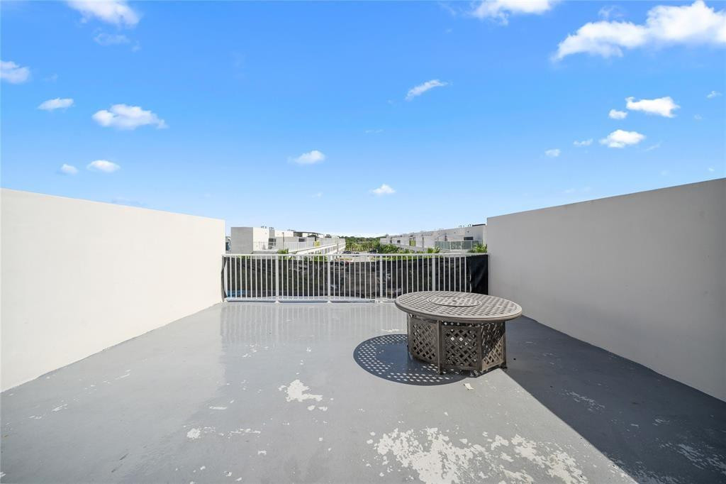 PARADISE ONE - Residential Lease