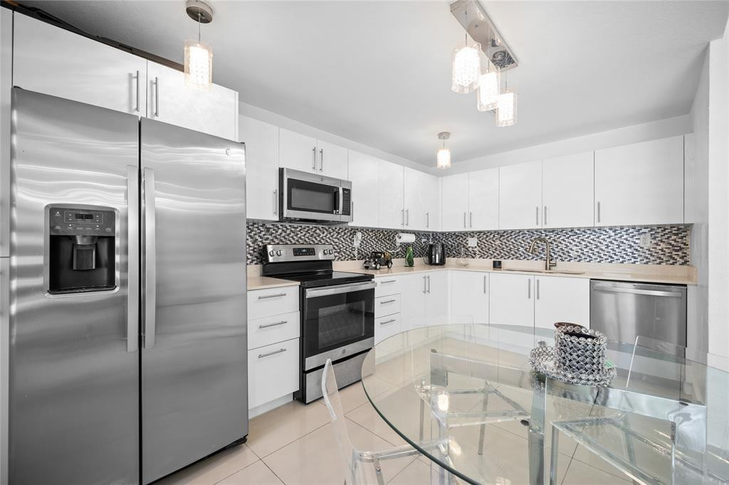 PARADISE ONE - Residential Lease