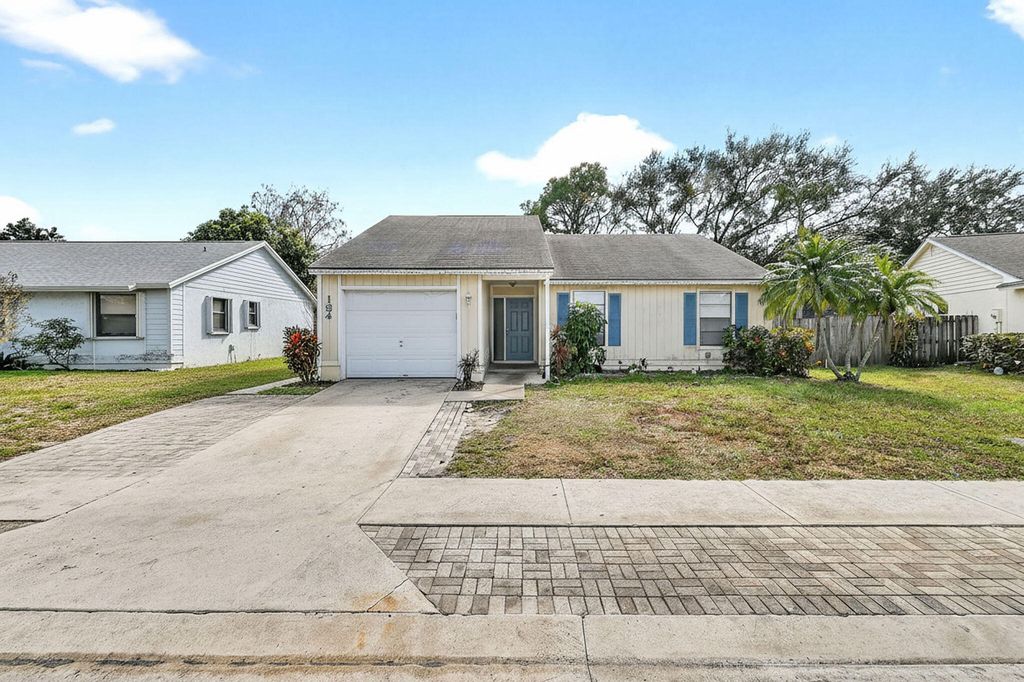 Photo of 184 Greentree Circle, Jupiter, FL 33458 (MLS # B26010116)