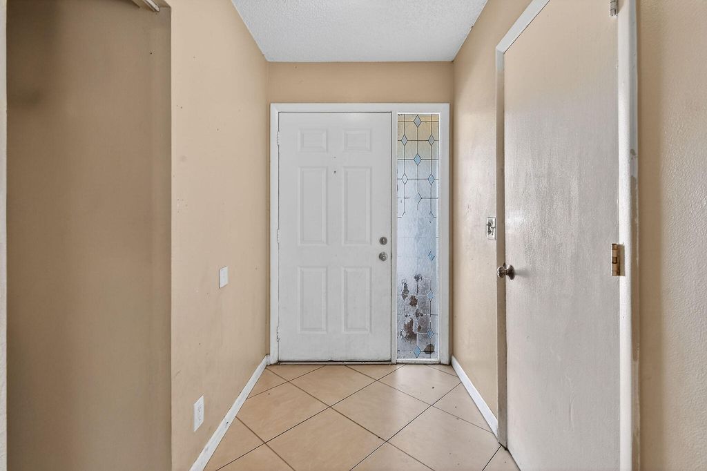 Photo of 184 Greentree Circle, Jupiter, FL 33458 (MLS # B26010116)