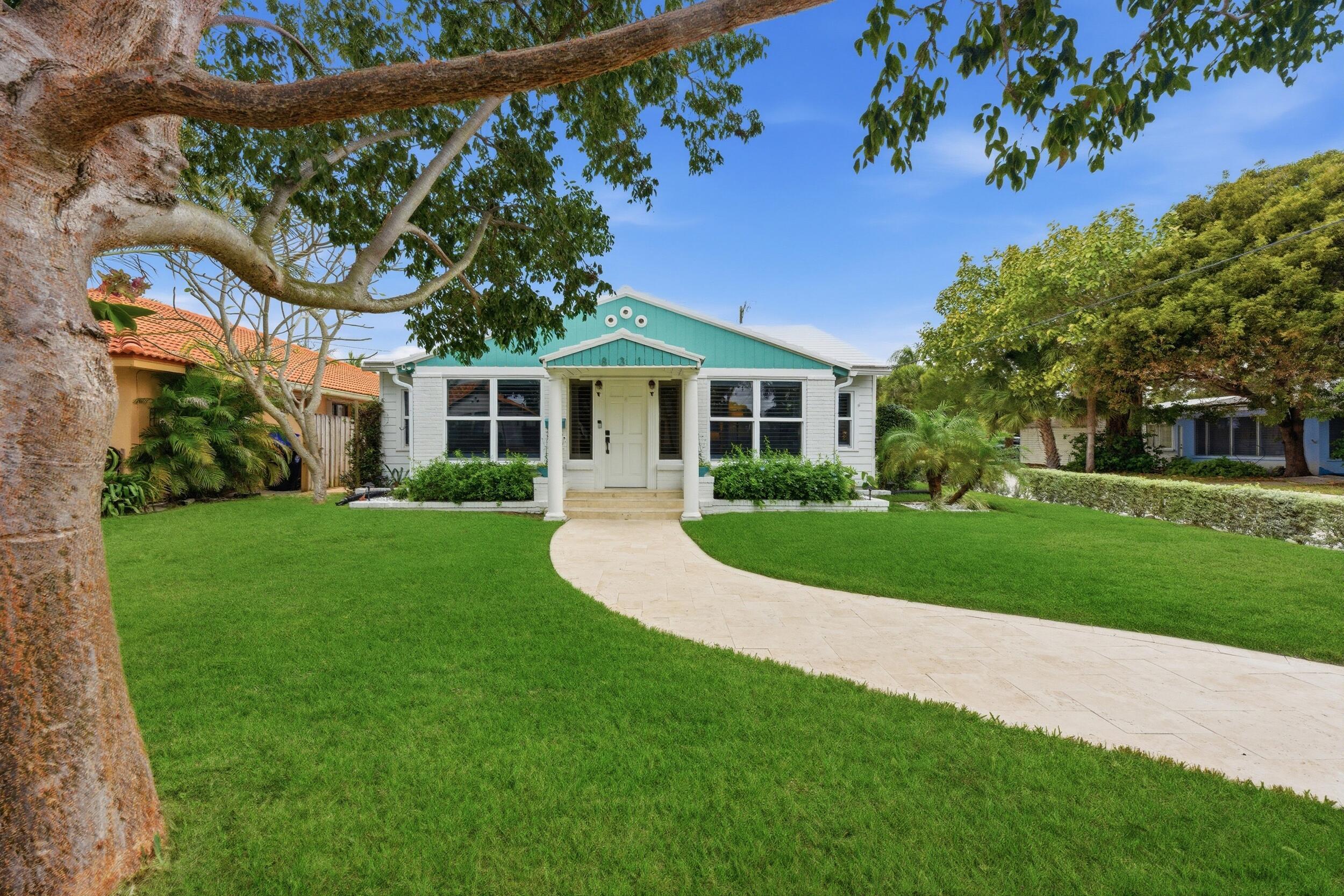 831 N Lakeside Drive