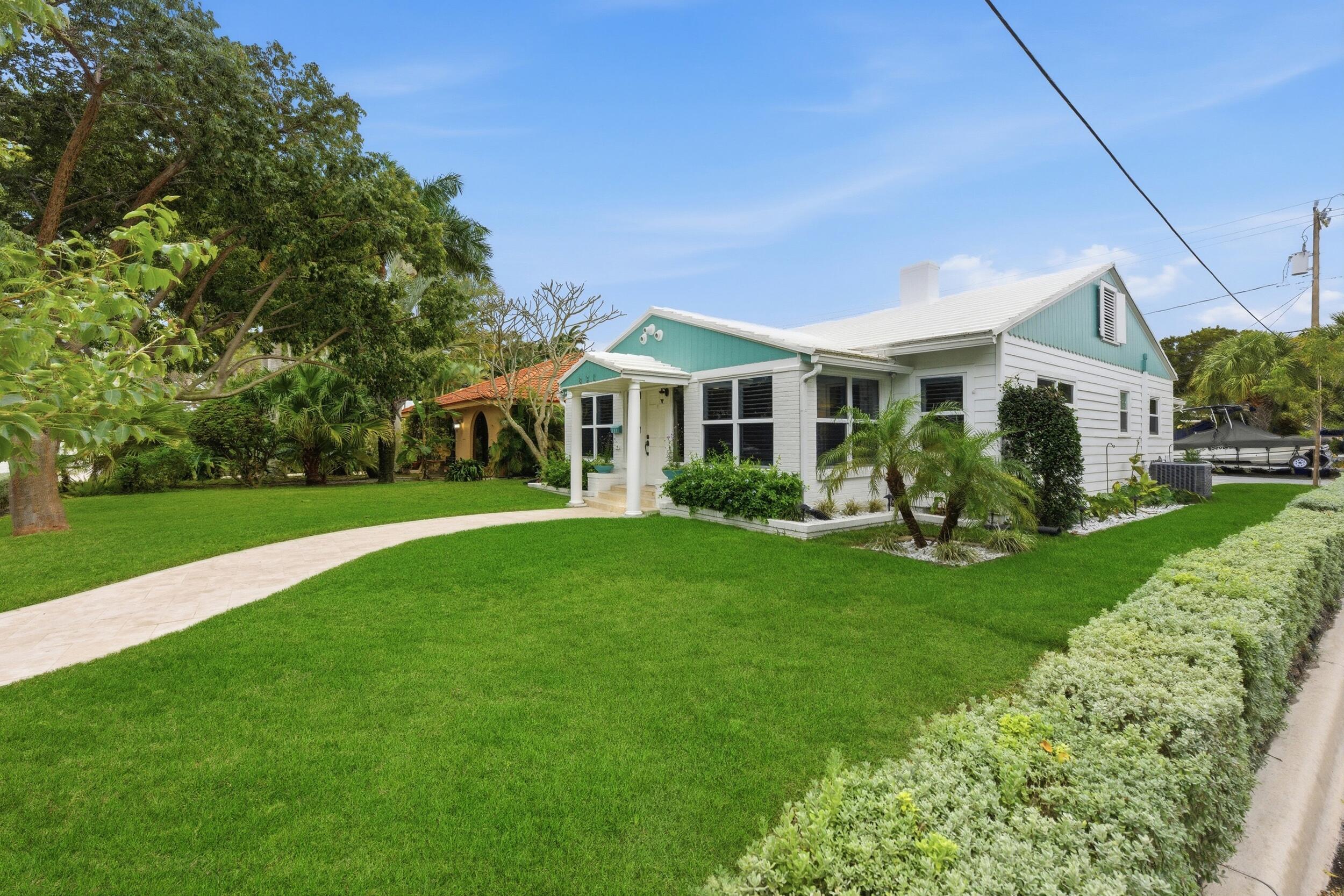 831 N Lakeside Drive