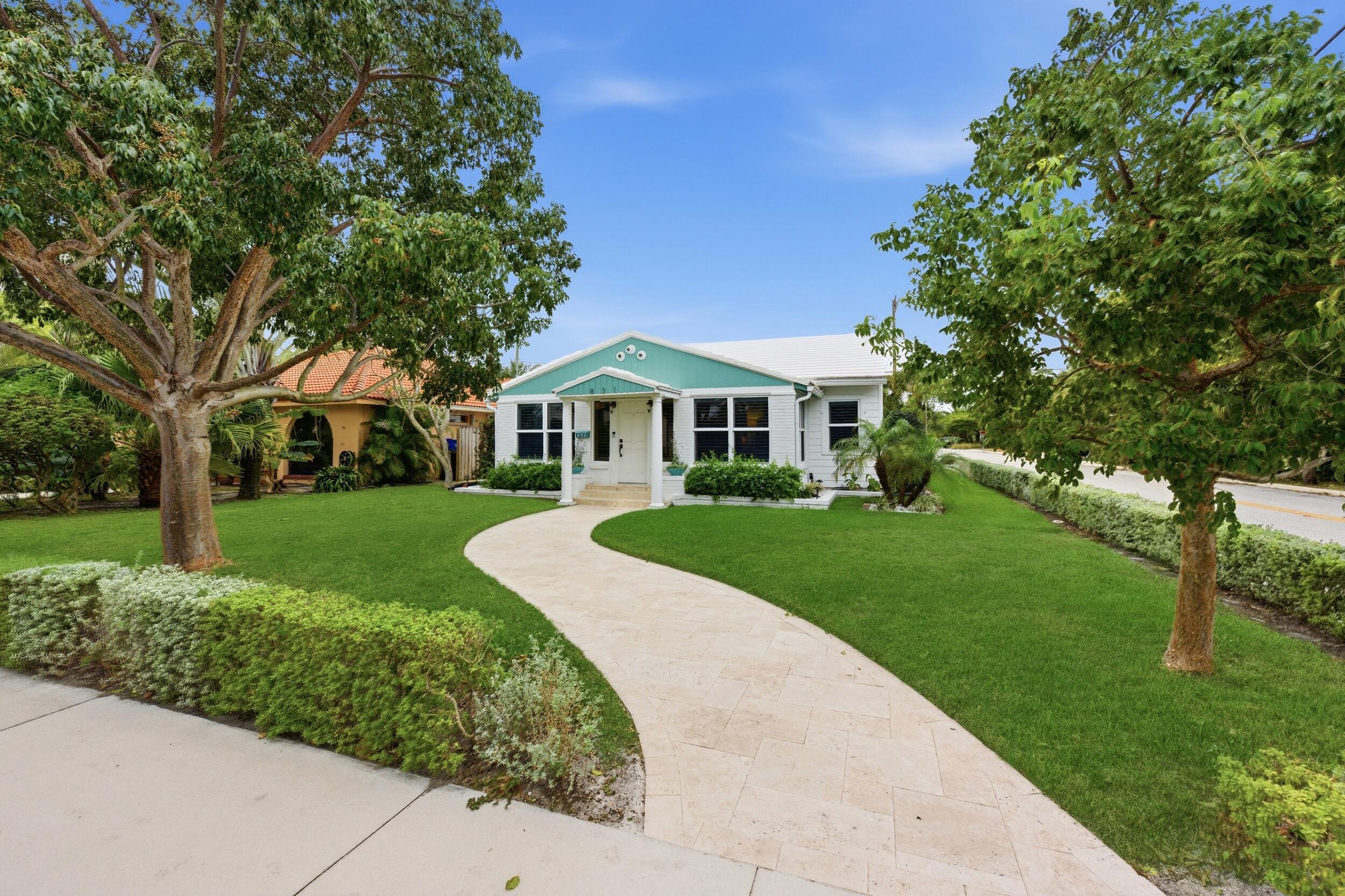 831 N Lakeside Drive