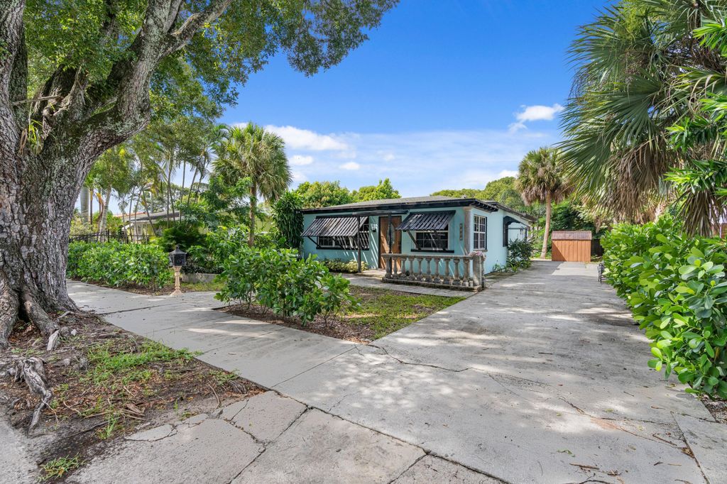 Photo of 3101 Glenwood Road, West Palm Beach, FL 33405 (MLS # R11131653)