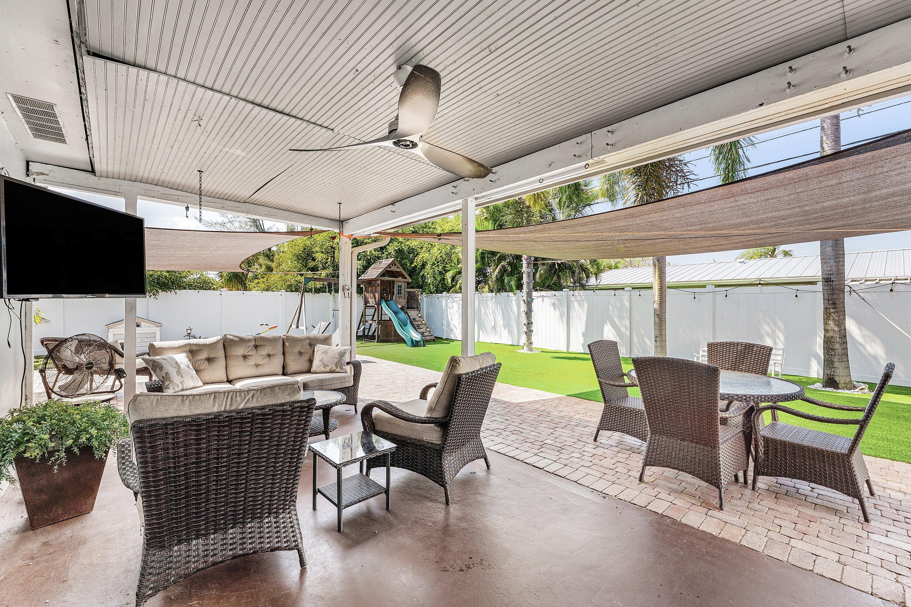 TROPIC PALMS 1 - Residential