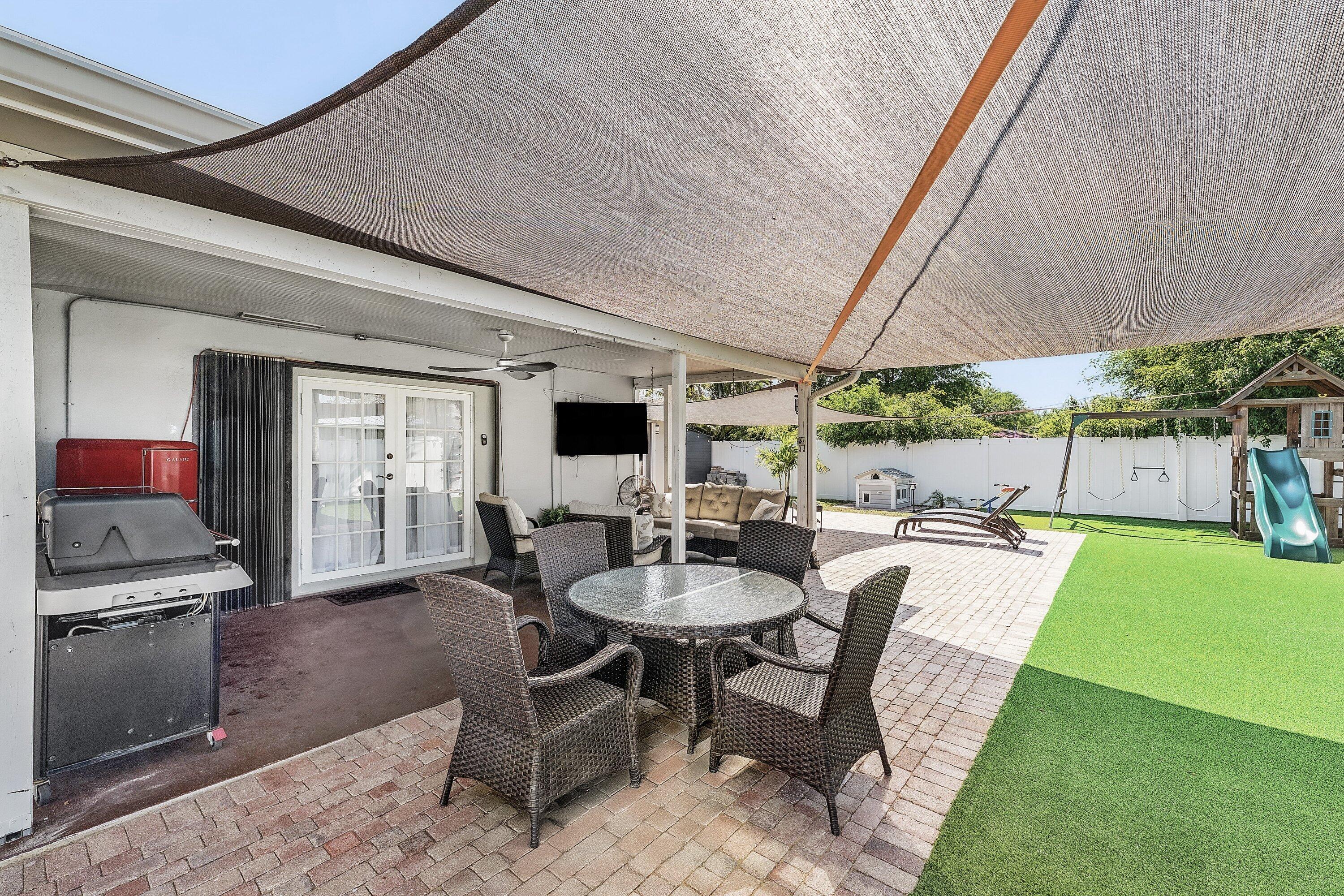 TROPIC PALMS 1 - Residential