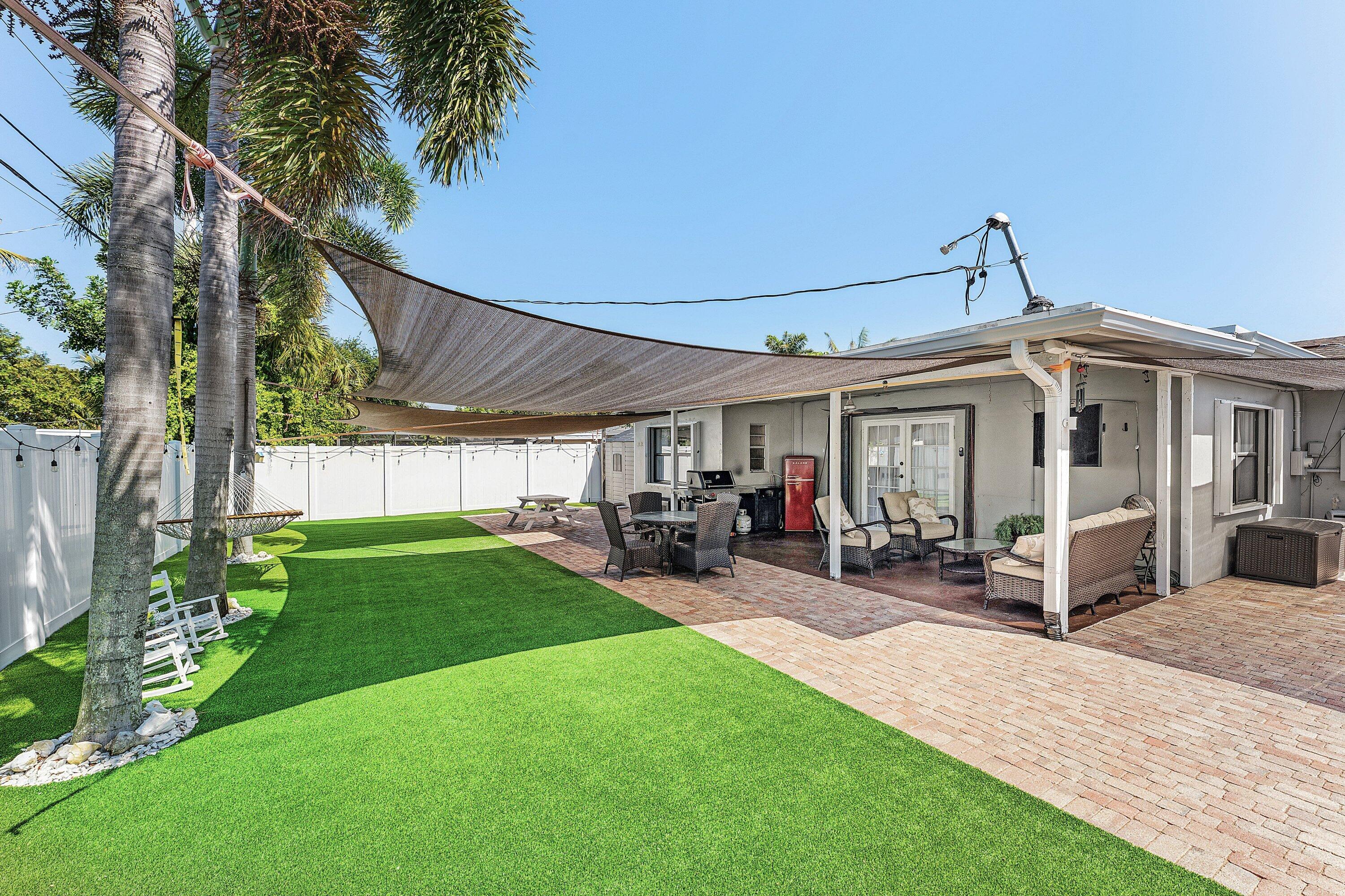 TROPIC PALMS 1 - Residential