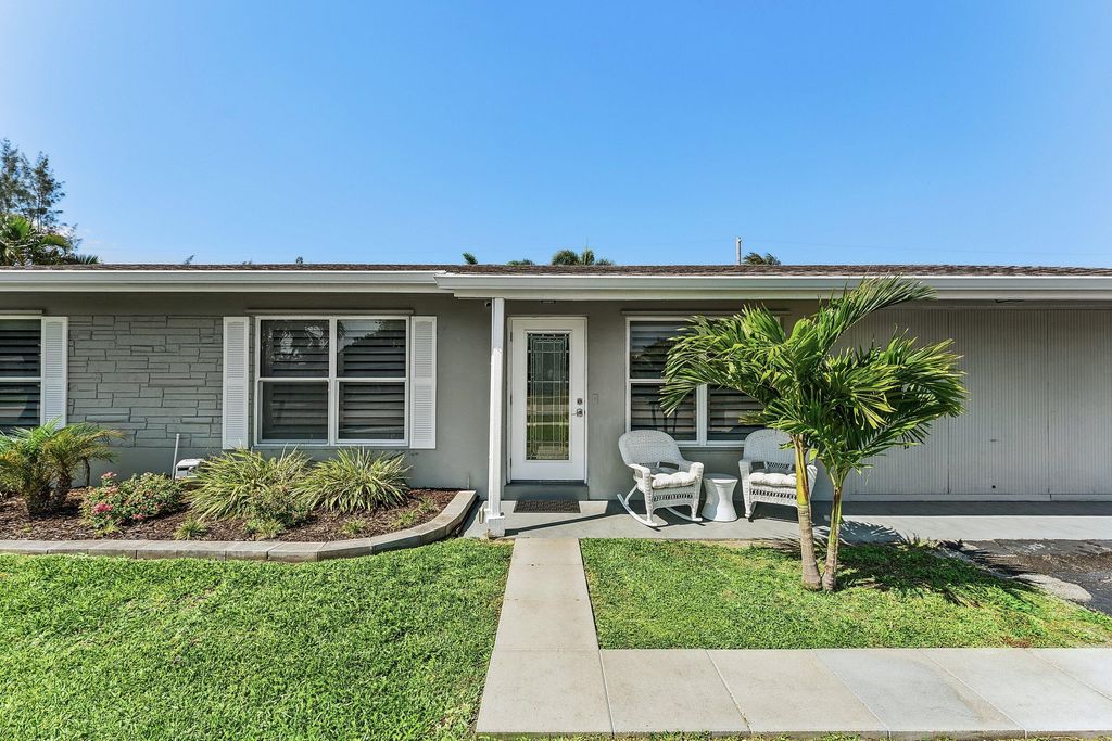 Photo of 517 Ibis Drive, Delray Beach, FL 33444 (MLS # B26033100)