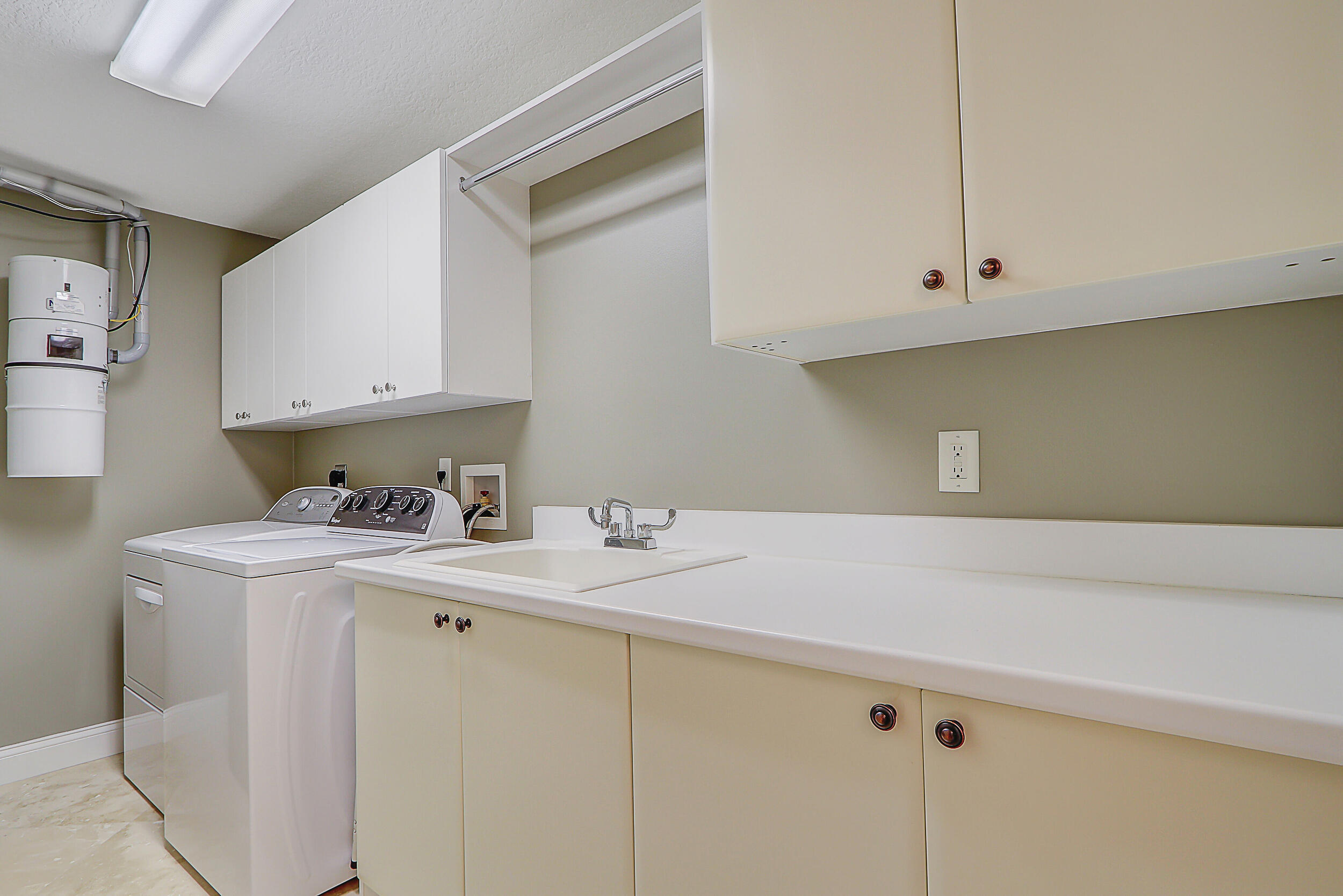 OCEAN ROYALE CONDO - Residential Lease