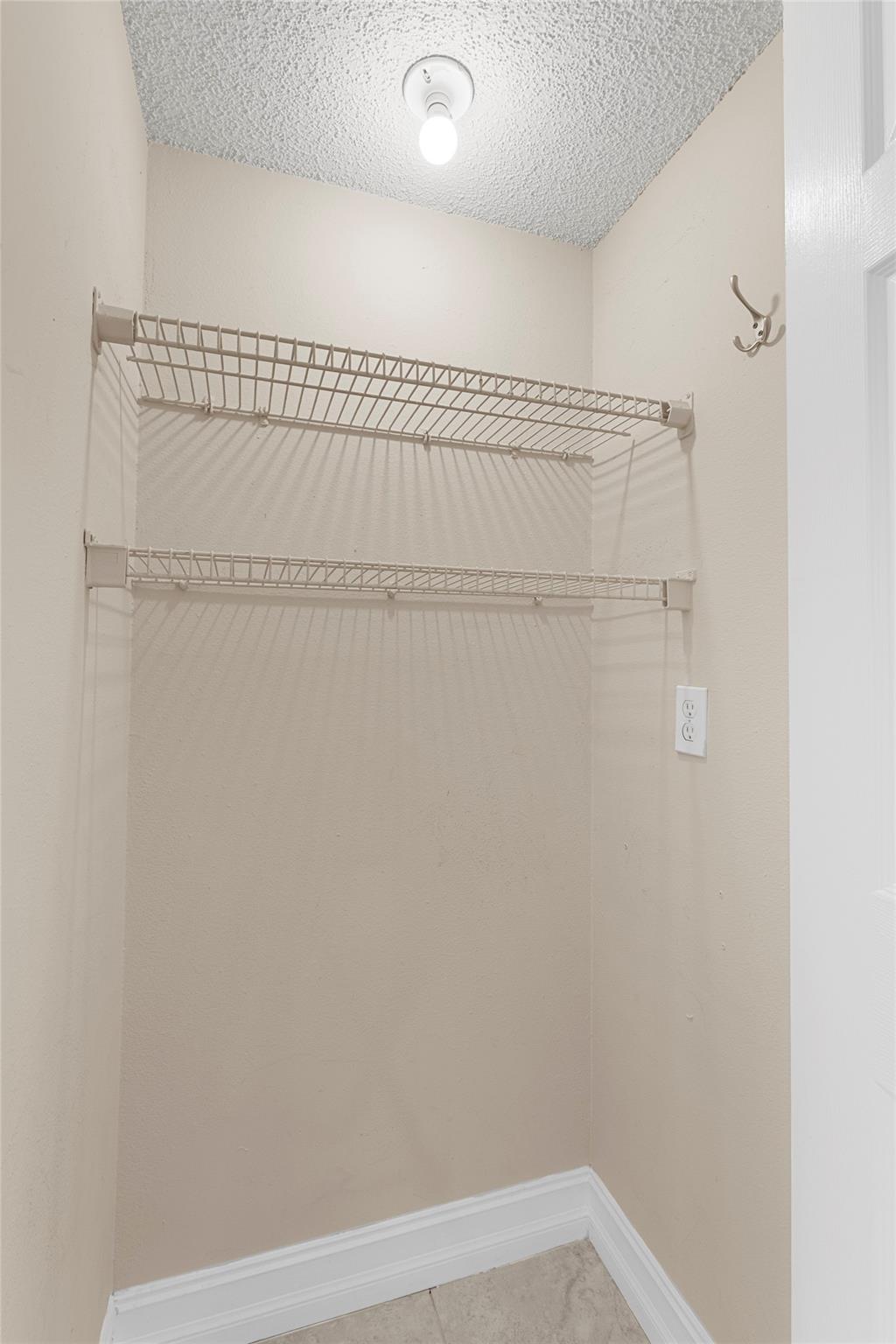 Racquet Club Apts At - Residential Lease