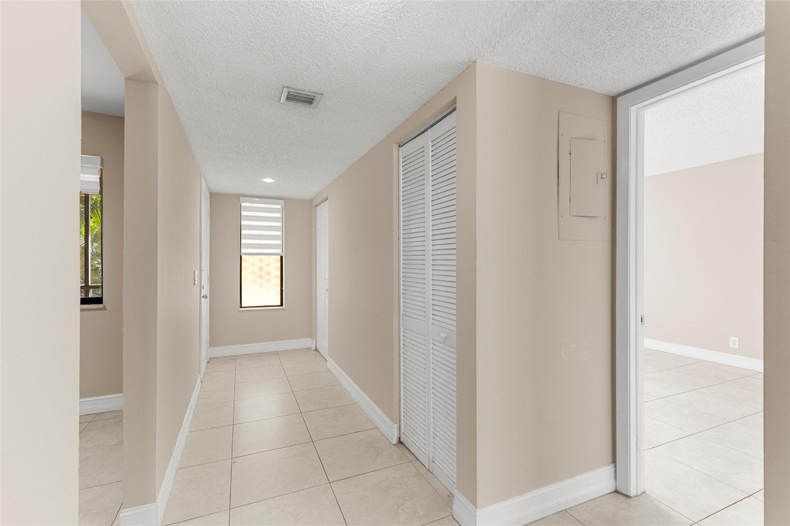 Racquet Club Apts At - Residential Lease